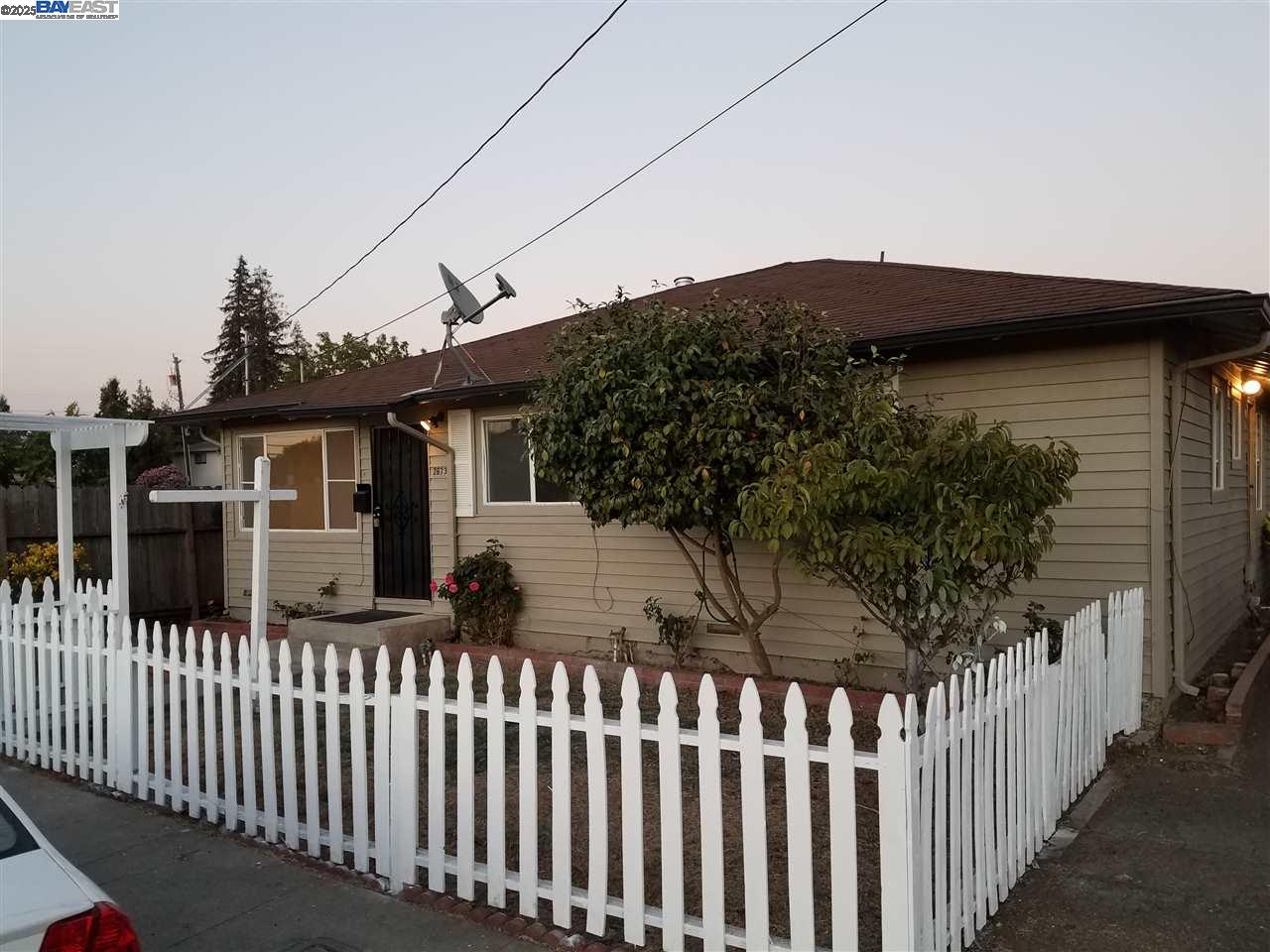 Detail Gallery Image 24 of 26 For 26730 Tyrrell Ave., Hayward,  CA 94544 - 4 Beds | 2 Baths