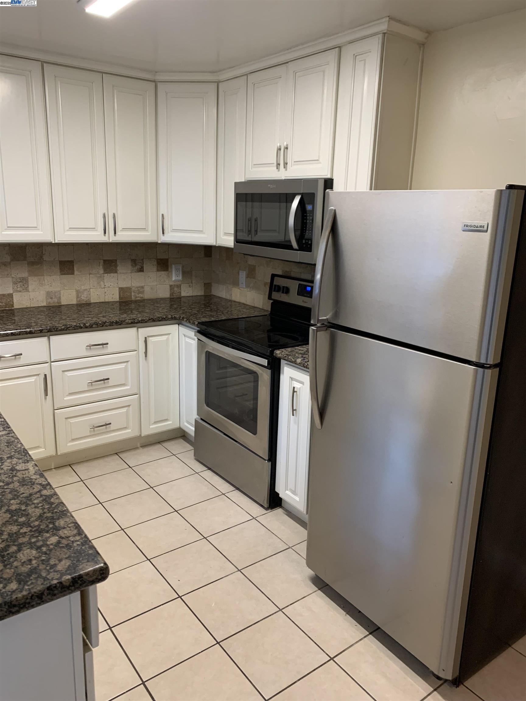 Detail Gallery Image 8 of 26 For 26730 Tyrrell Ave., Hayward,  CA 94544 - 4 Beds | 2 Baths