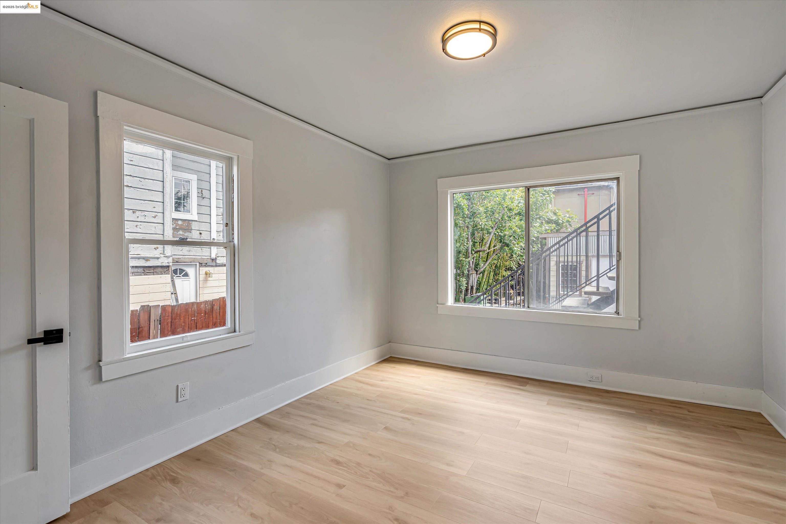 Detail Gallery Image 10 of 14 For 865 40th, Oakland,  CA 94608 - 2 Beds | 1 Baths