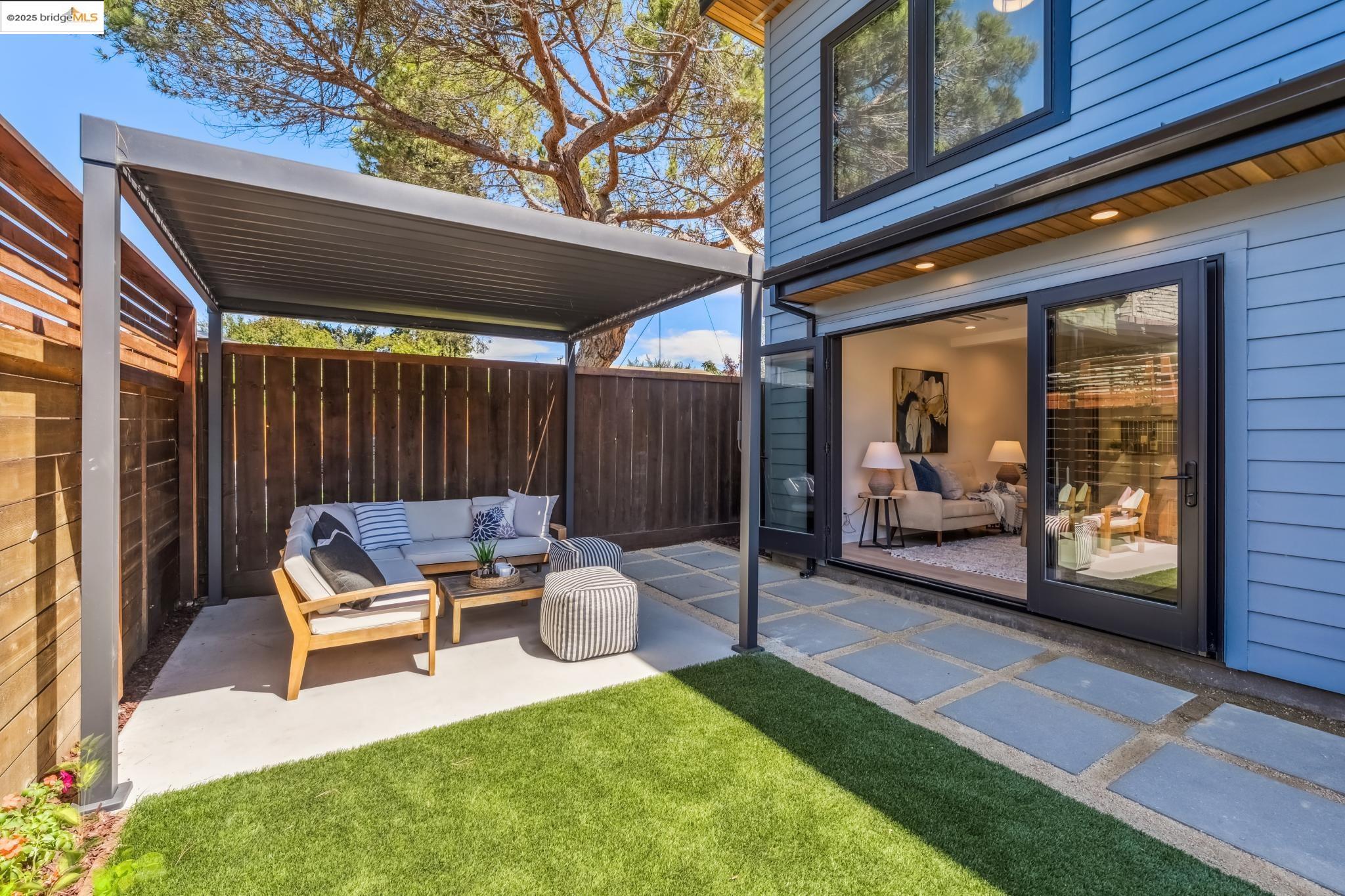 Detail Gallery Image 46 of 57 For 739 61st St, Oakland,  CA 94609 - 3 Beds | 2 Baths