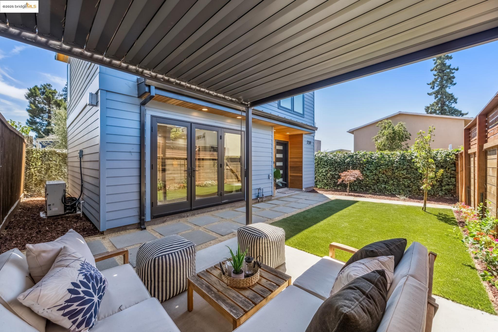 Detail Gallery Image 50 of 57 For 739 61st St, Oakland,  CA 94609 - 3 Beds | 2 Baths