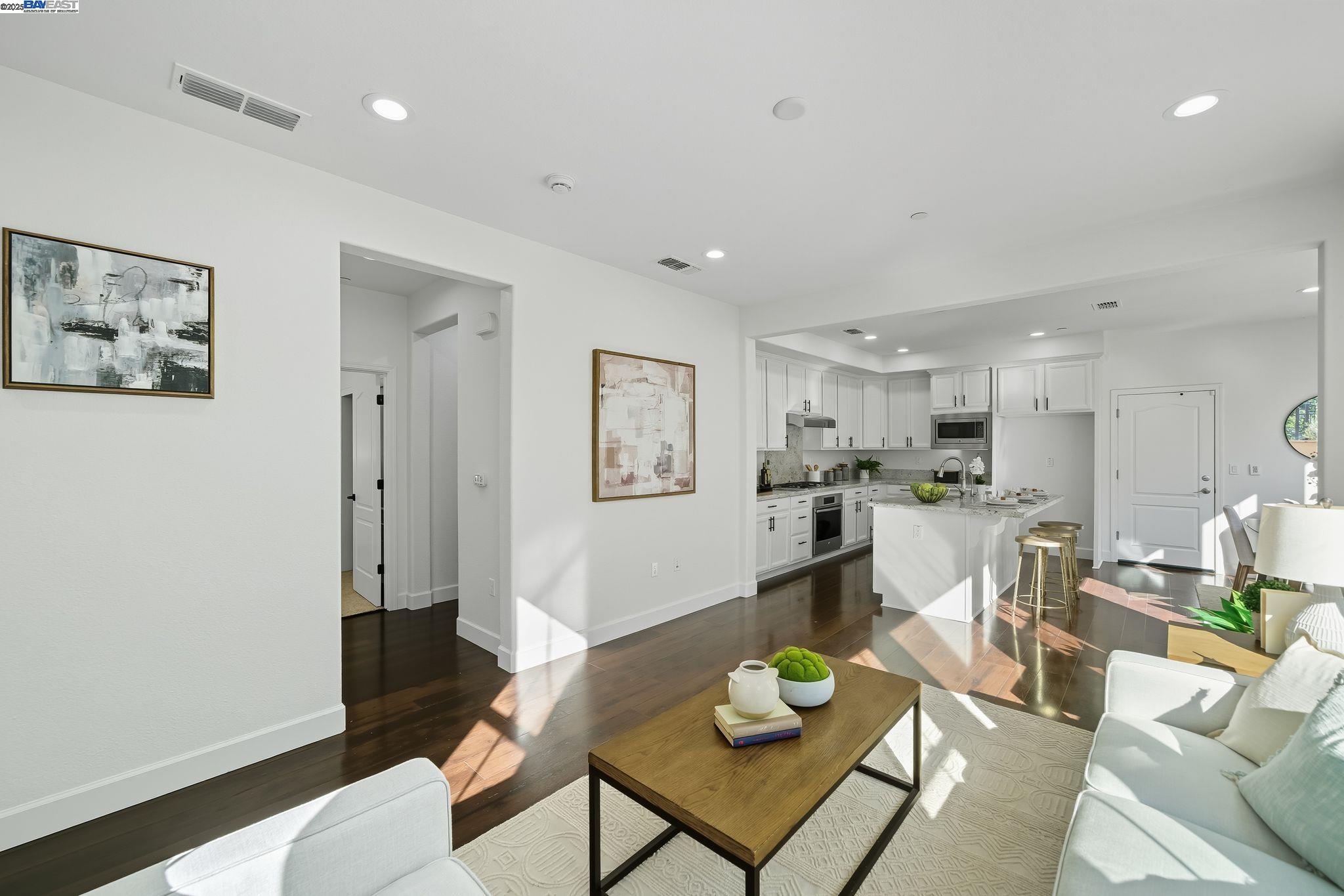 Detail Gallery Image 2 of 37 For 3005 Vittoria Loop, Dublin,  CA 94568 - 5 Beds | 4 Baths