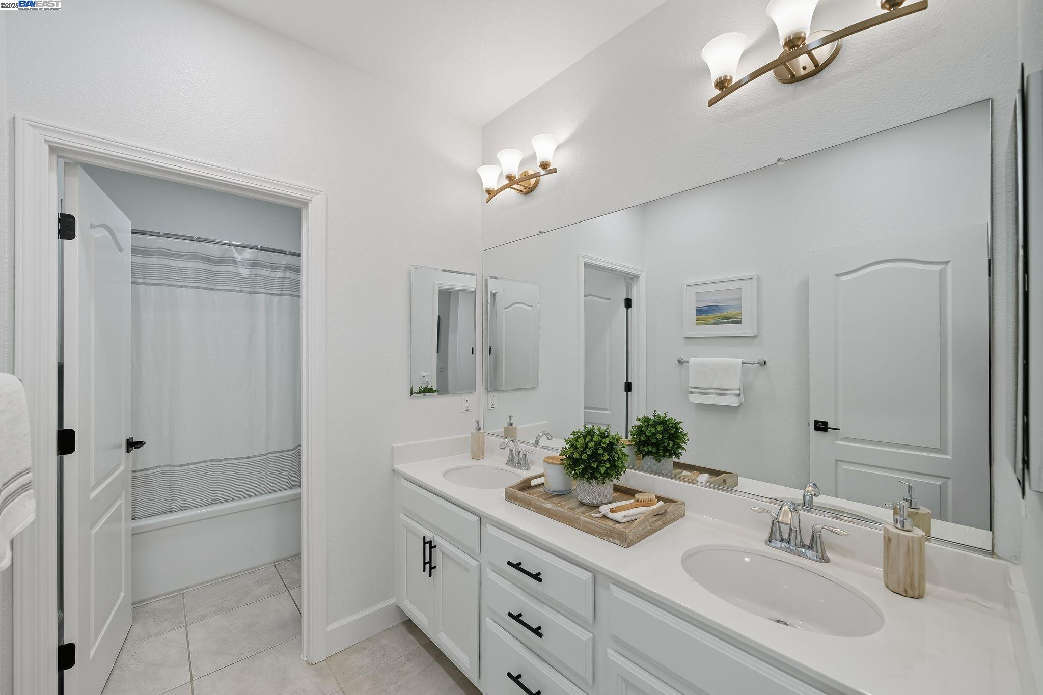 Detail Gallery Image 16 of 37 For 3005 Vittoria Loop, Dublin,  CA 94568 - 5 Beds | 4 Baths