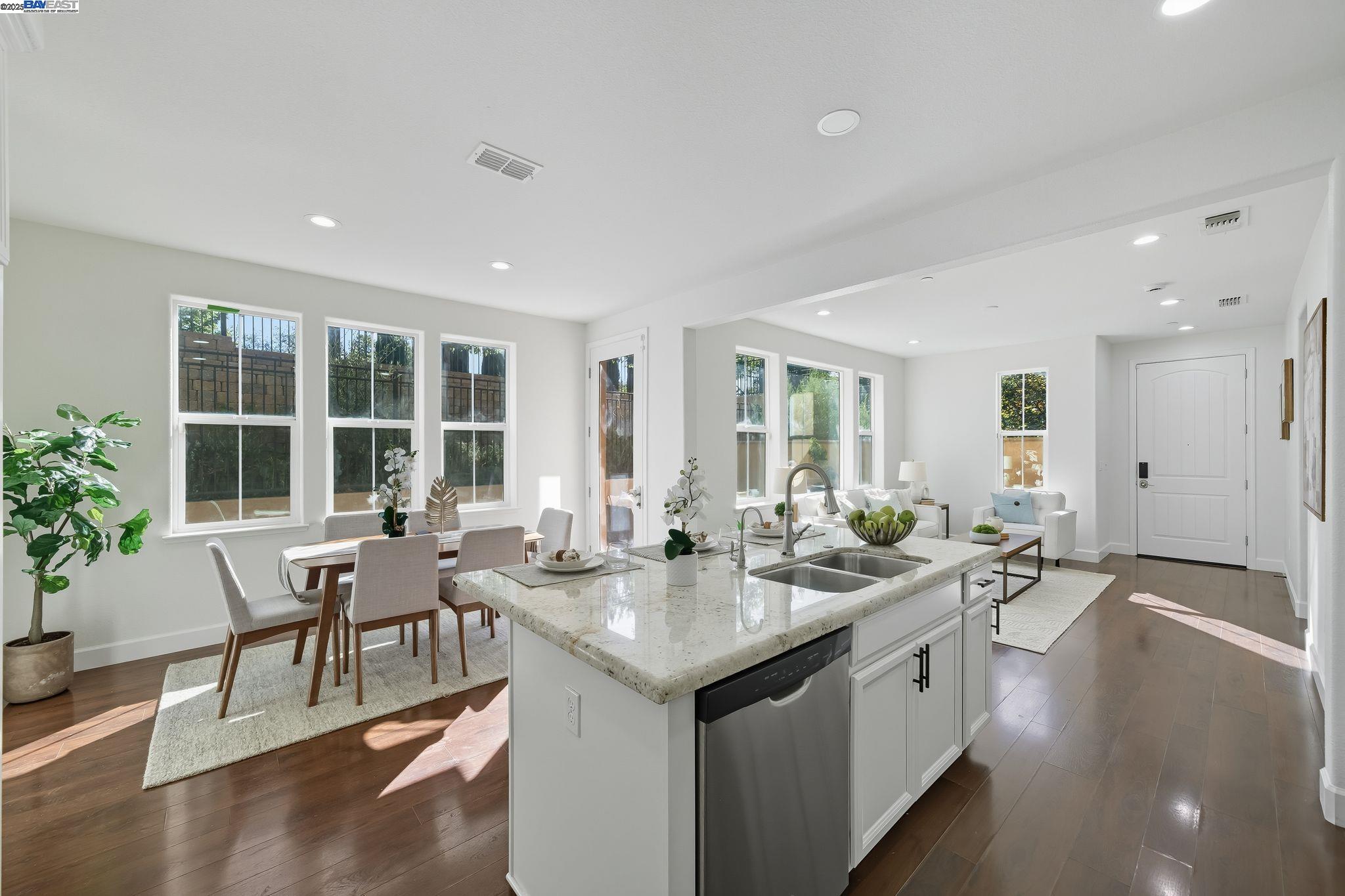 Detail Gallery Image 9 of 37 For 3005 Vittoria Loop, Dublin,  CA 94568 - 5 Beds | 4 Baths