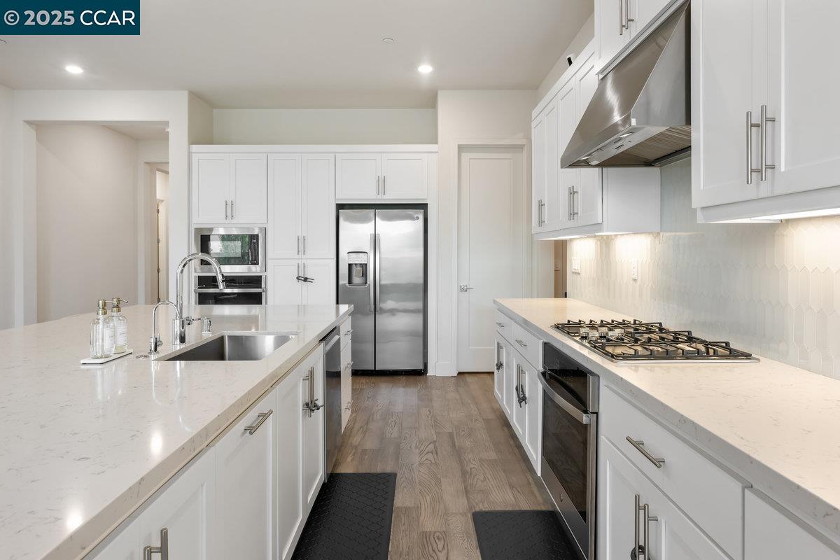 Detail Gallery Image 12 of 41 For 3096 Leeds Ln, Tracy,  CA 95377 - 4 Beds | 3/1 Baths