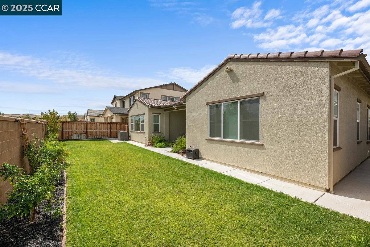 Detail Gallery Image 29 of 41 For 3096 Leeds Ln, Tracy,  CA 95377 - 4 Beds | 3/1 Baths