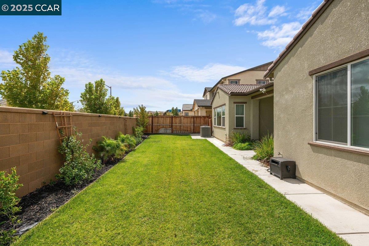 Detail Gallery Image 30 of 41 For 3096 Leeds Ln, Tracy,  CA 95377 - 4 Beds | 3/1 Baths