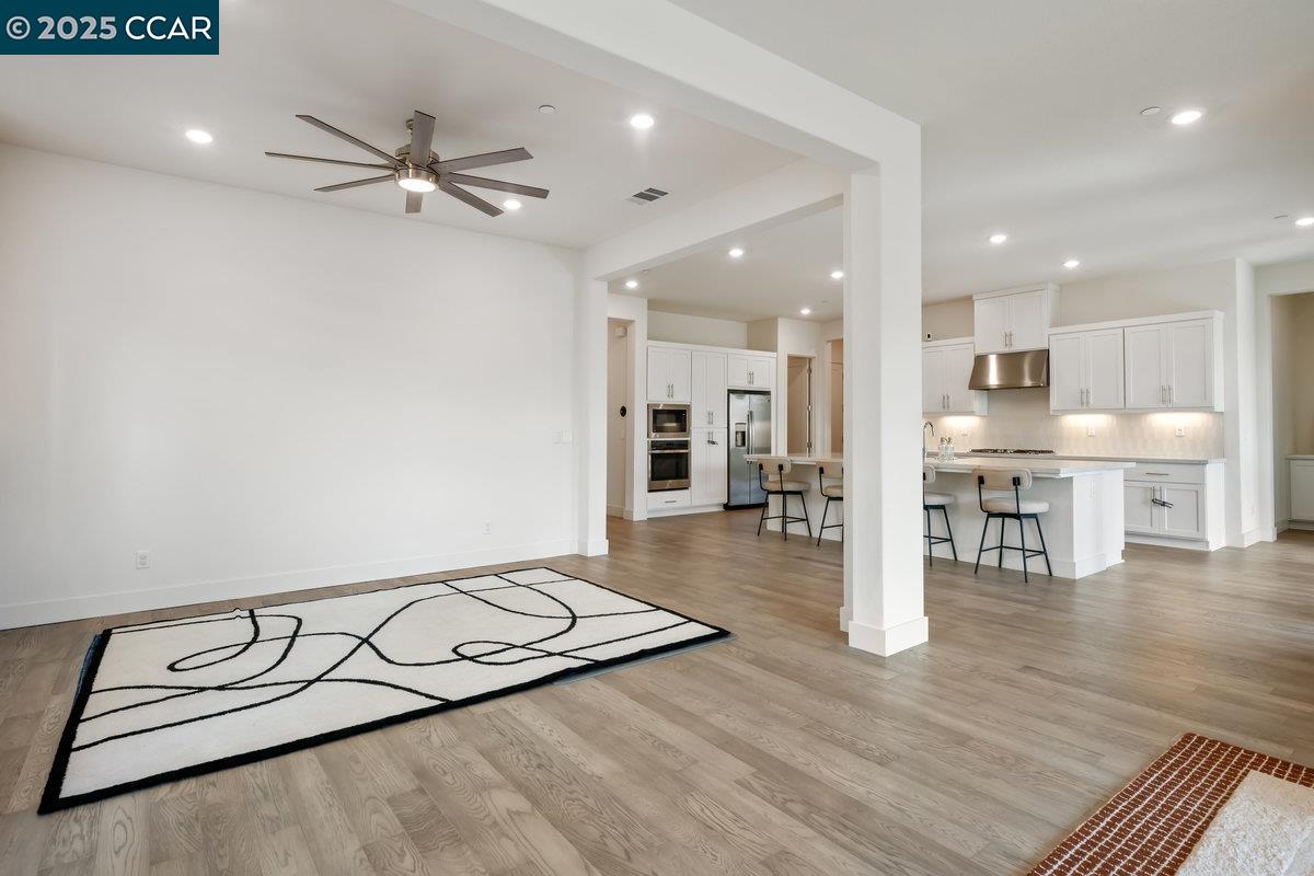 Detail Gallery Image 5 of 41 For 3096 Leeds Ln, Tracy,  CA 95377 - 4 Beds | 3/1 Baths