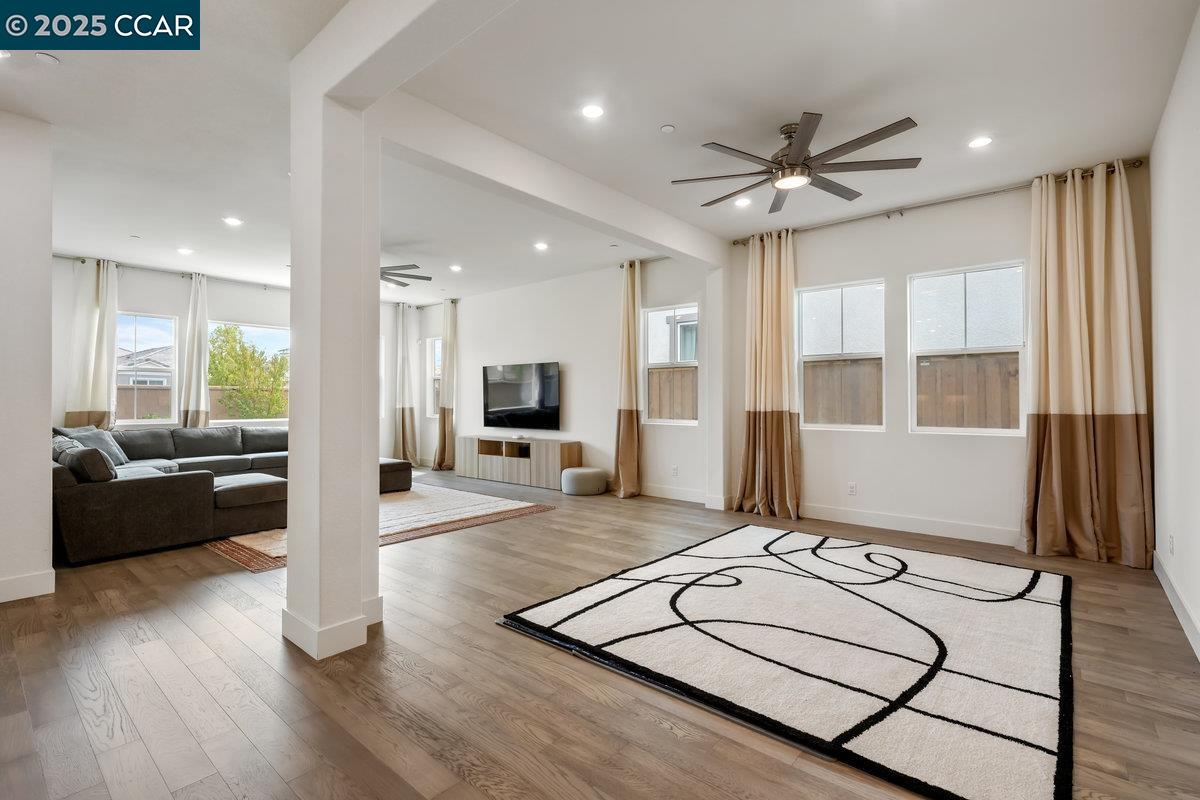 Detail Gallery Image 7 of 41 For 3096 Leeds Ln, Tracy,  CA 95377 - 4 Beds | 3/1 Baths