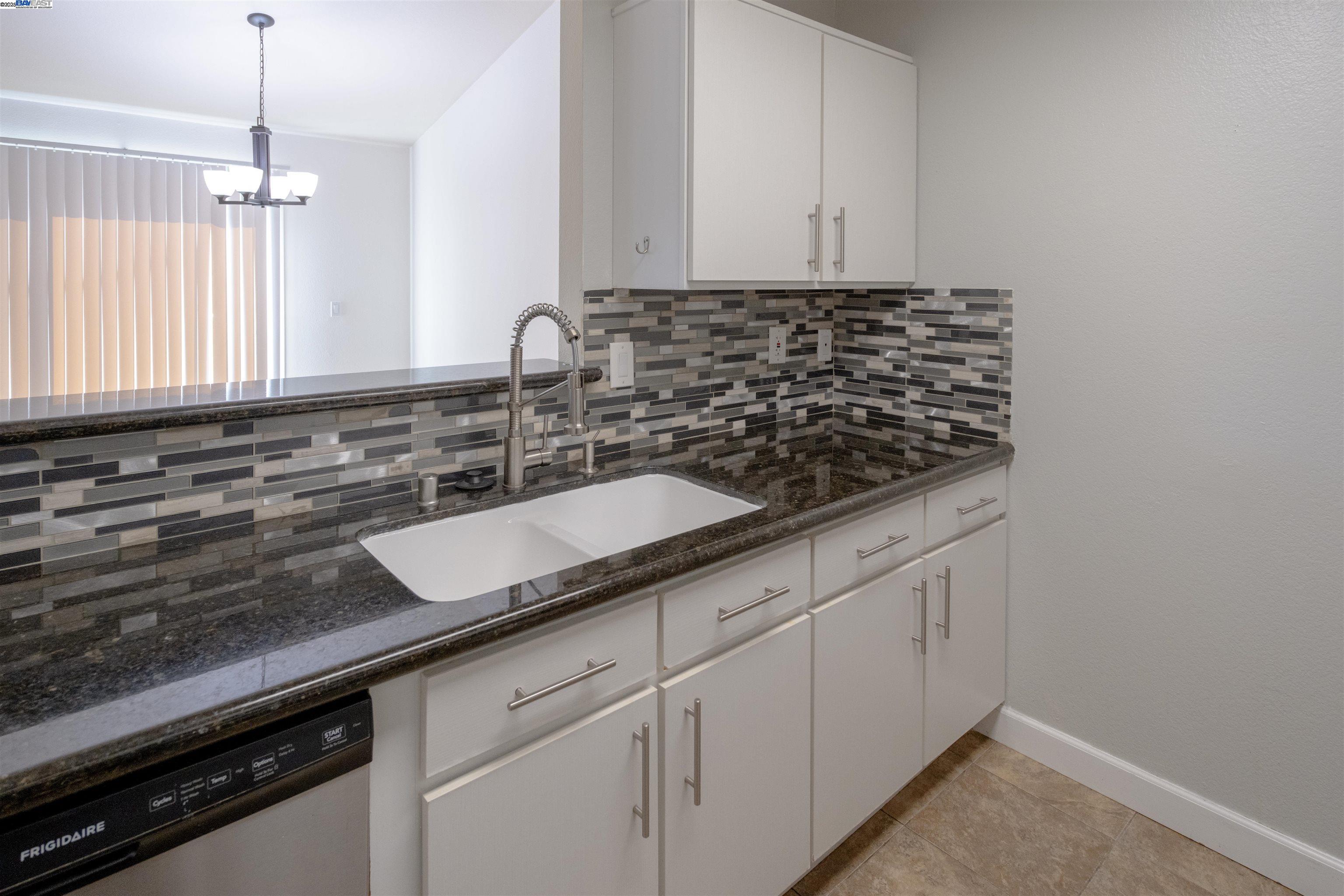 Photo #2: 41112514 Listing 