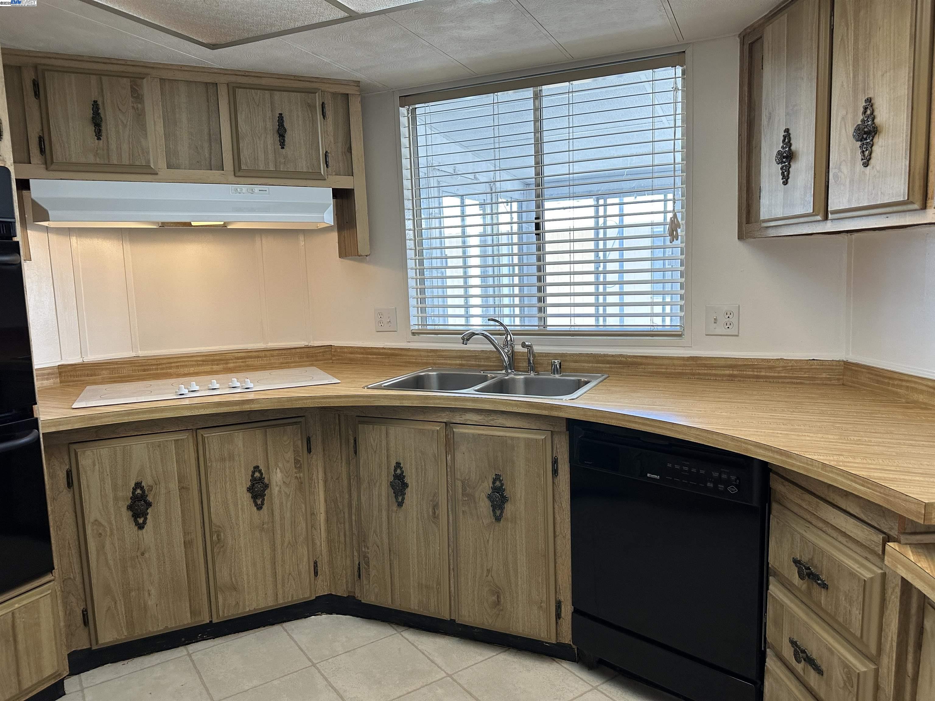 Detail Gallery Image 13 of 29 For 29138 Delgado Rd., Hayward,  CA 94544 - 2 Beds | 2 Baths