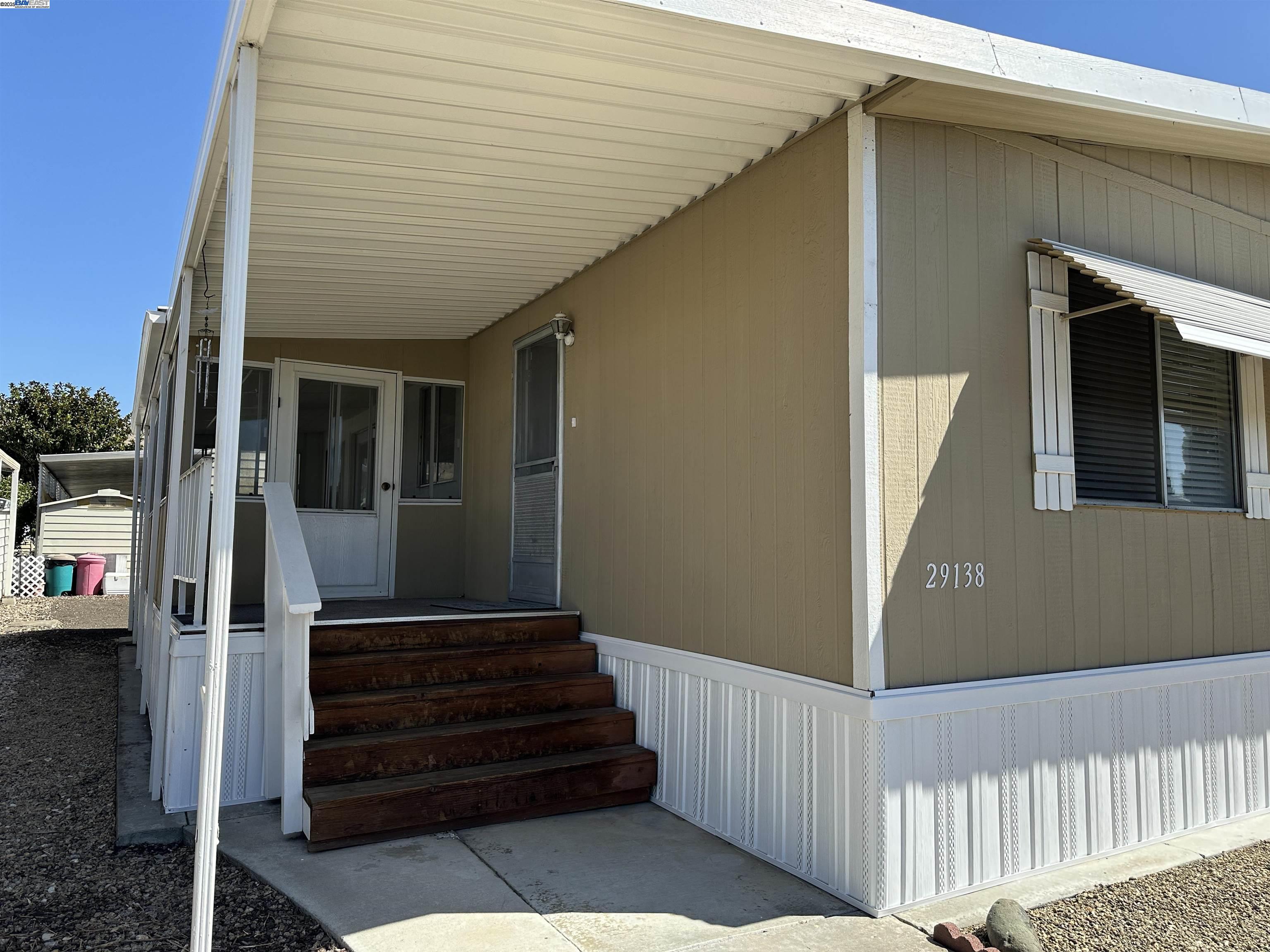 Detail Gallery Image 4 of 29 For 29138 Delgado Rd., Hayward,  CA 94544 - 2 Beds | 2 Baths