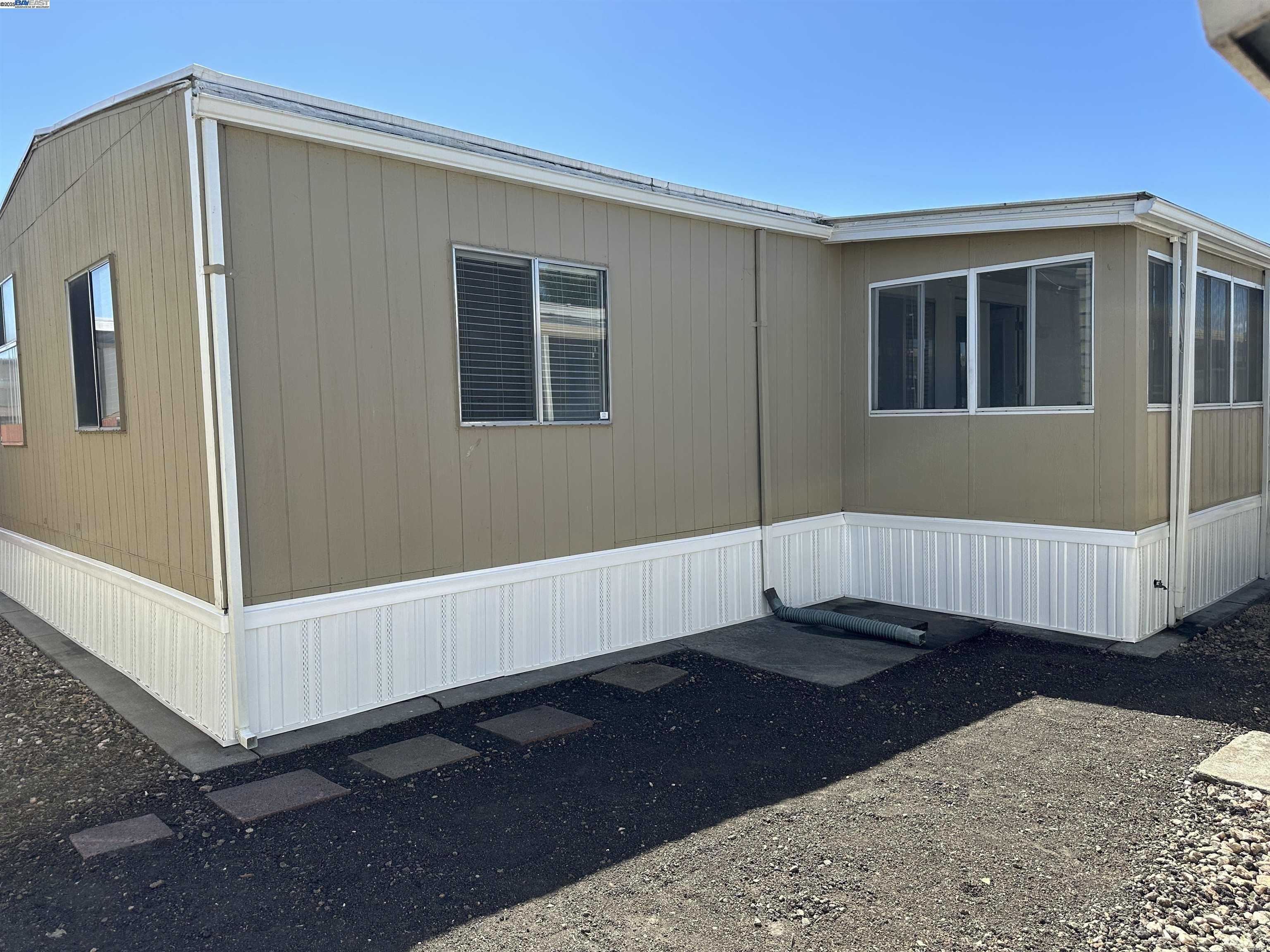 Detail Gallery Image 5 of 29 For 29138 Delgado Rd., Hayward,  CA 94544 - 2 Beds | 2 Baths