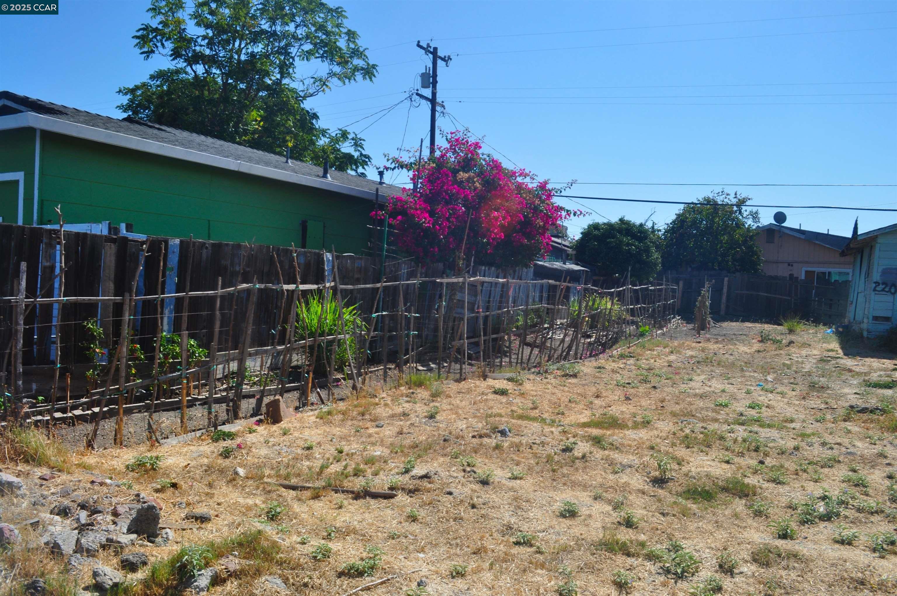 Detail Gallery Image 3 of 10 For 220 Delhi Ave, Stockton,  CA 95206 - – Beds | – Baths