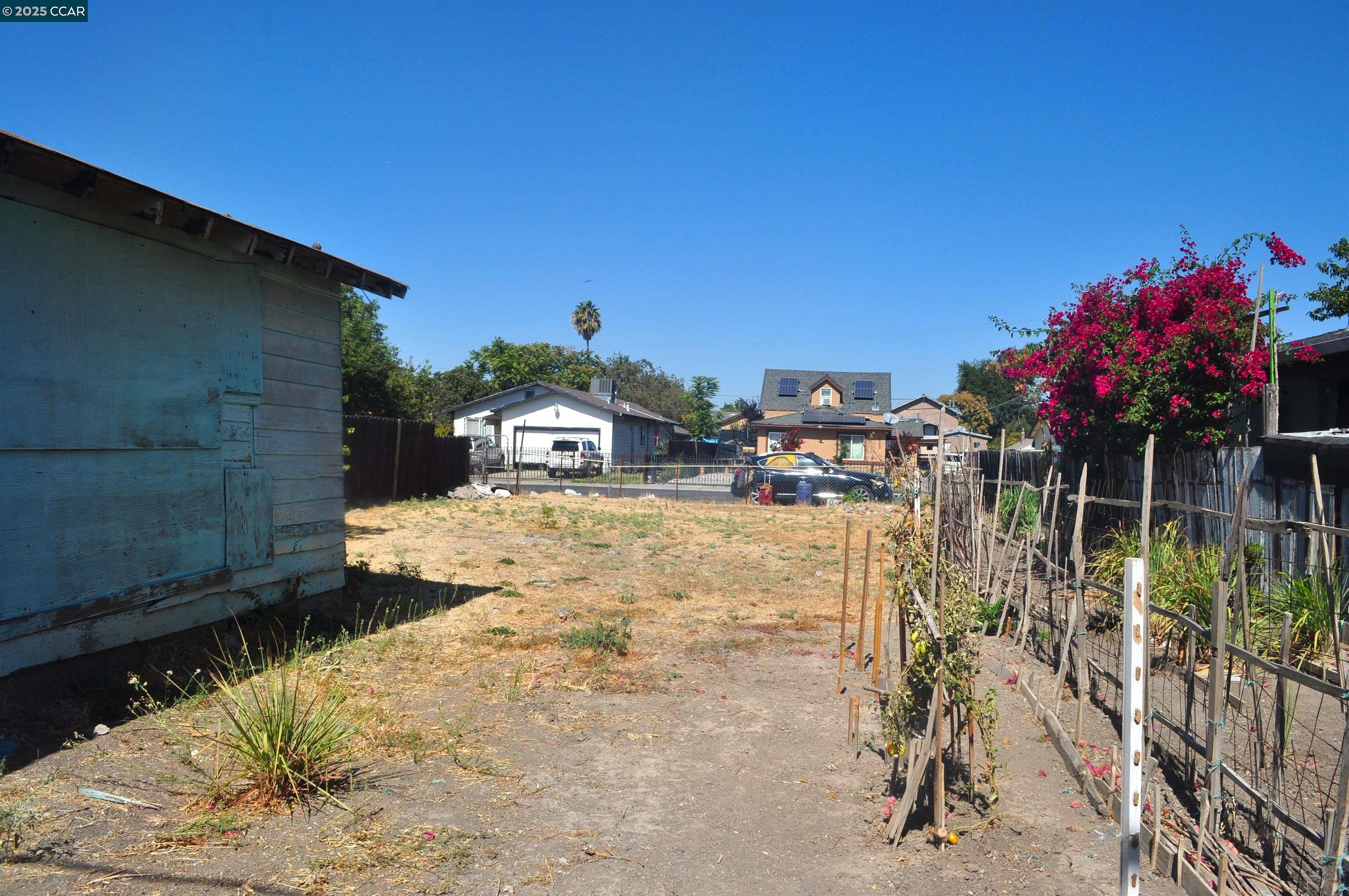 Detail Gallery Image 5 of 10 For 220 Delhi Ave, Stockton,  CA 95206 - – Beds | – Baths