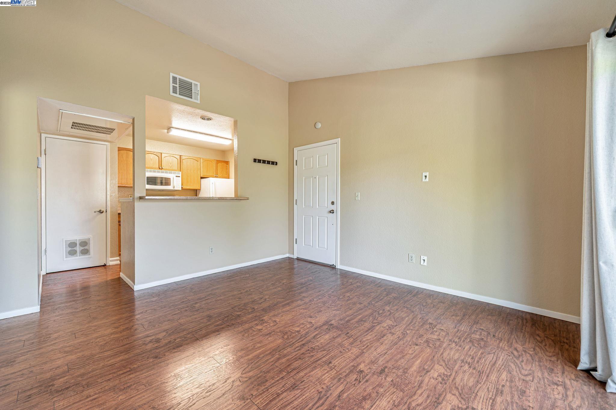 Photo #11: 41112537 Listing: Photo #11