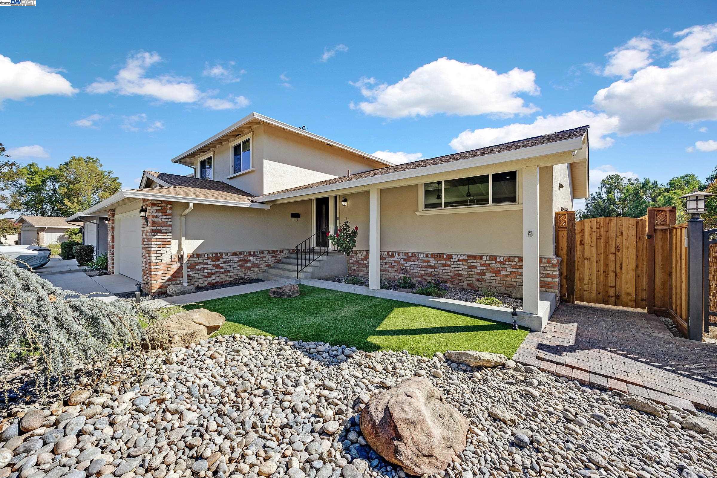 Detail Gallery Image 4 of 44 For 888 Laguna St, Livermore,  CA 94550 - 4 Beds | 3 Baths