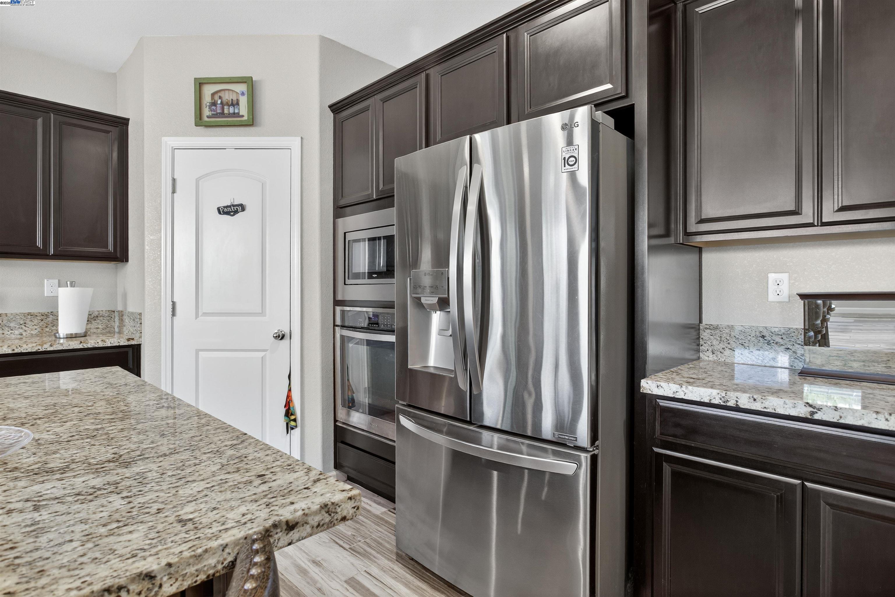 Detail Gallery Image 12 of 58 For 1787 Branson Court, Lathrop,  CA 95330 - 5 Beds | 4/1 Baths