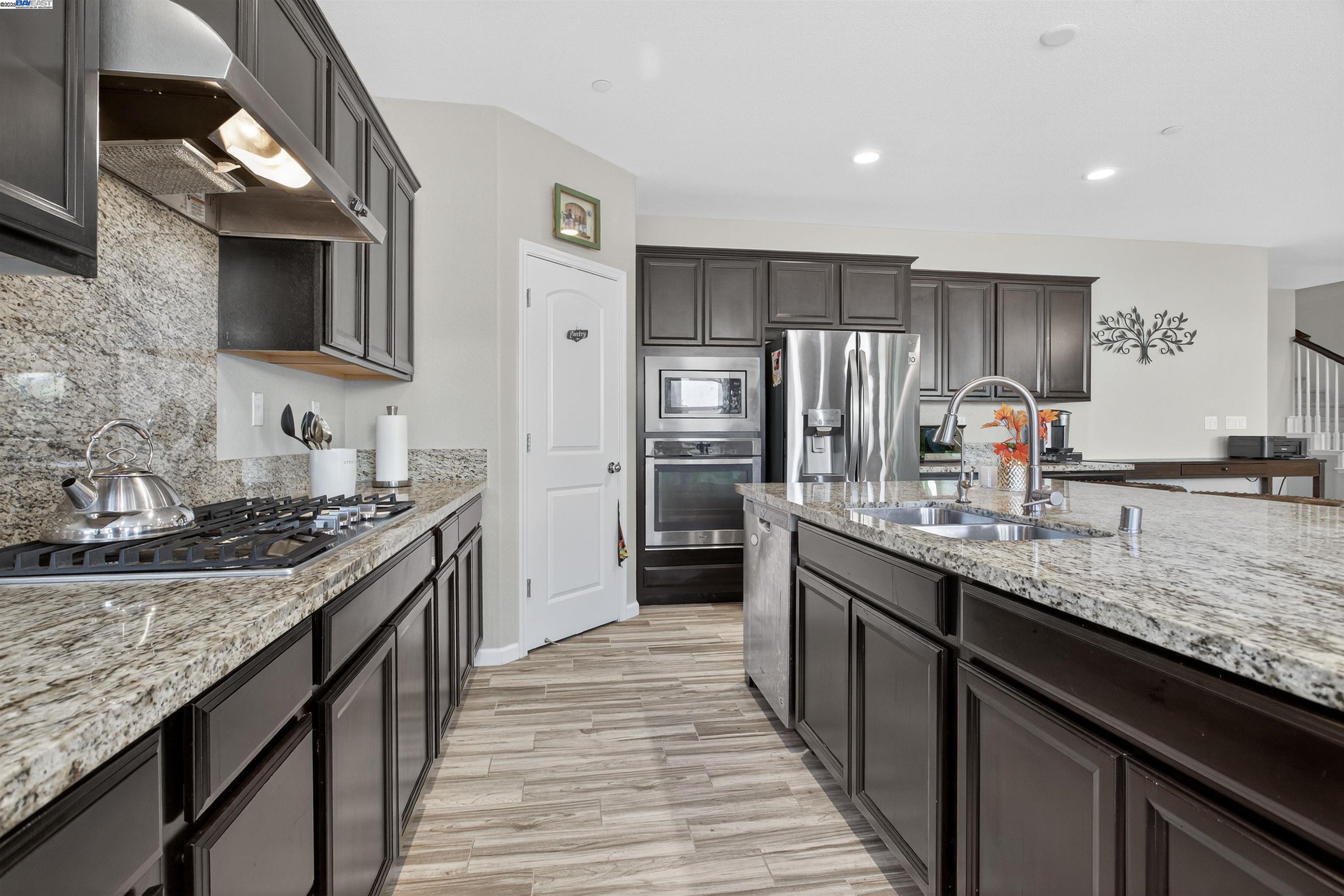 Detail Gallery Image 14 of 58 For 1787 Branson Court, Lathrop,  CA 95330 - 5 Beds | 4/1 Baths