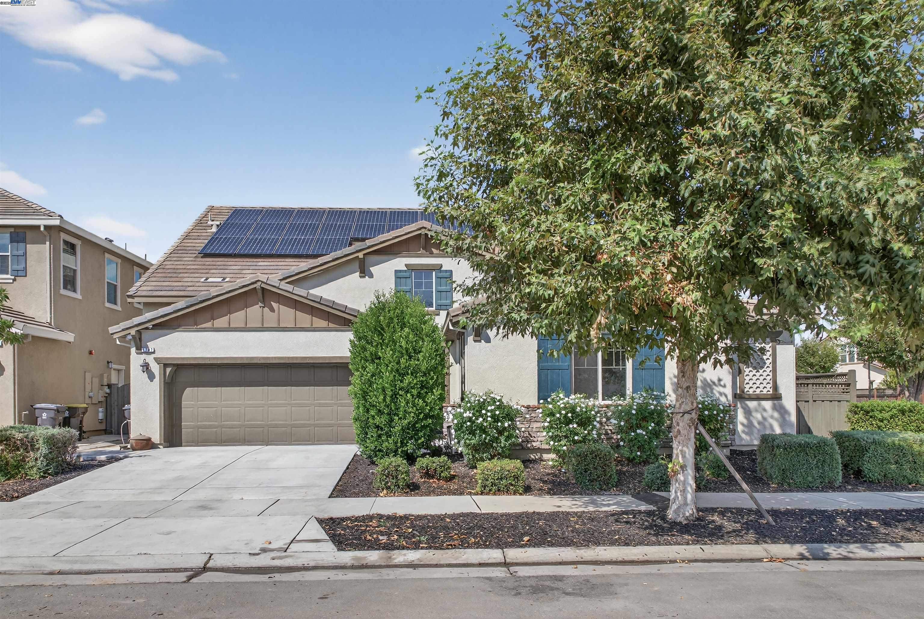 Detail Gallery Image 4 of 58 For 1787 Branson Court, Lathrop,  CA 95330 - 5 Beds | 4/1 Baths