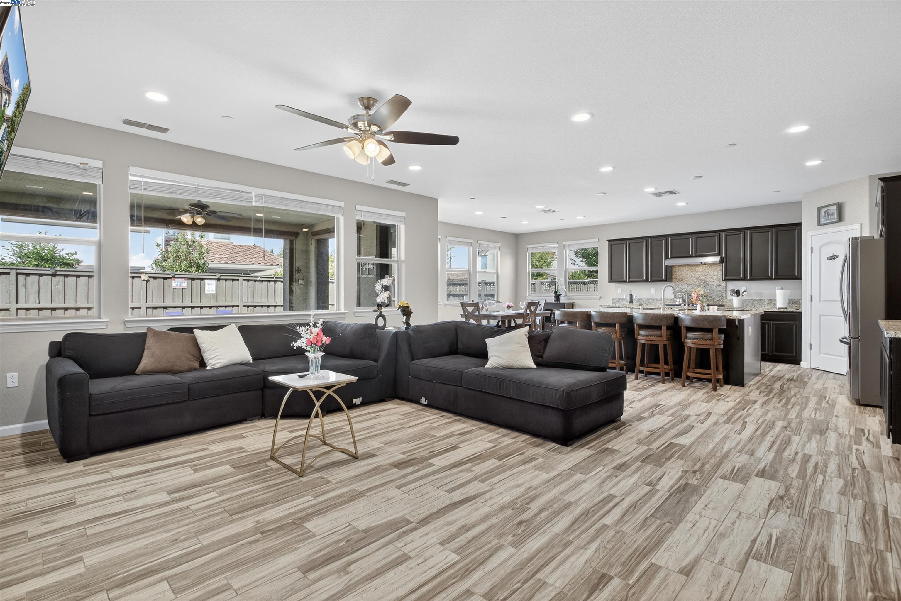 Detail Gallery Image 8 of 58 For 1787 Branson Court, Lathrop,  CA 95330 - 5 Beds | 4/1 Baths