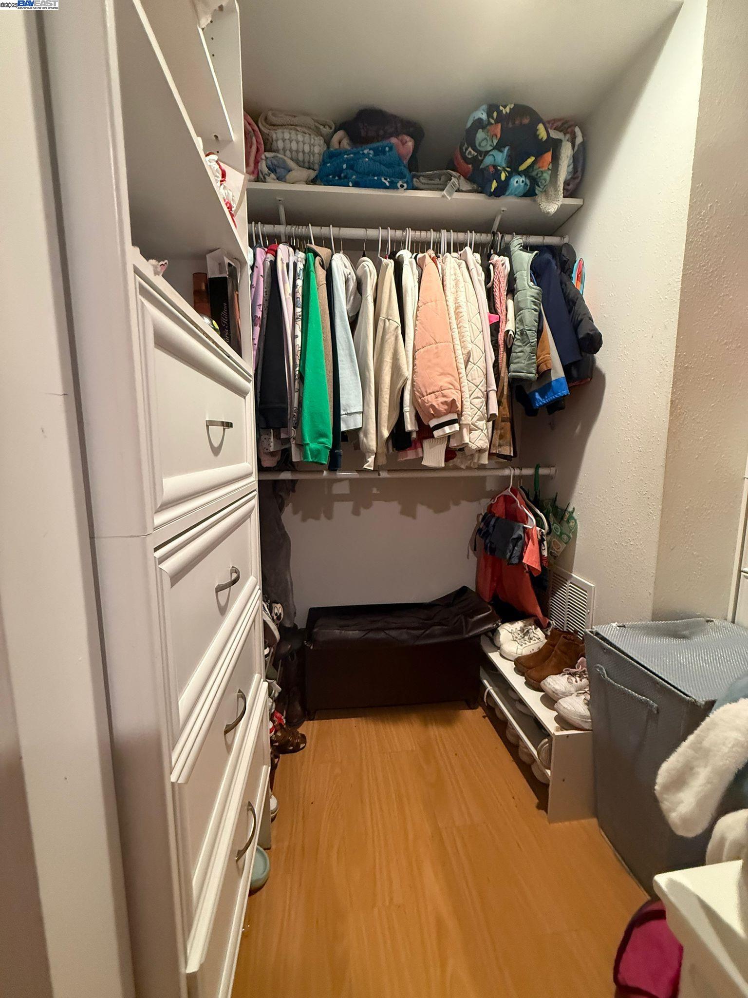 Detail Gallery Image 13 of 20 For 28290 Applegate, Hayward,  CA 94545 - 3 Beds | 2 Baths