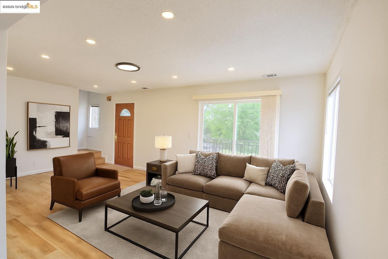 Detail Gallery Image 2 of 34 For 1604 E 19th St, Oakland,  CA 94606 - 3 Beds | 1/1 Baths