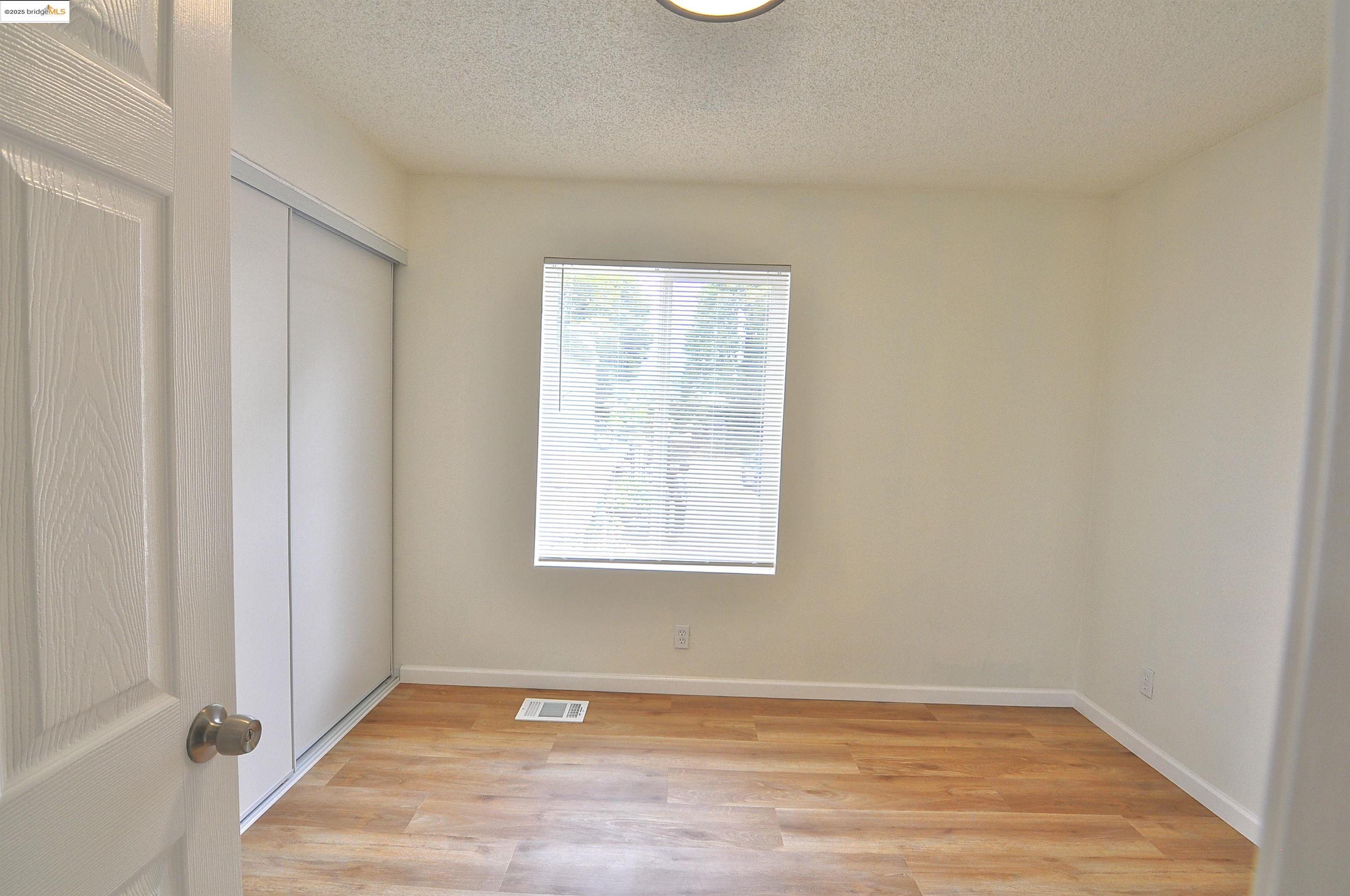 Detail Gallery Image 13 of 34 For 1604 E 19th St, Oakland,  CA 94606 - 3 Beds | 1/1 Baths