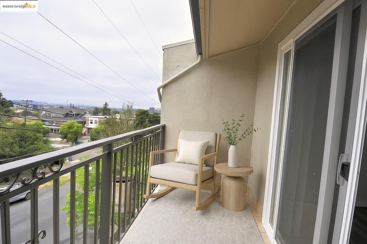 Detail Gallery Image 14 of 34 For 1604 E 19th St, Oakland,  CA 94606 - 3 Beds | 1/1 Baths