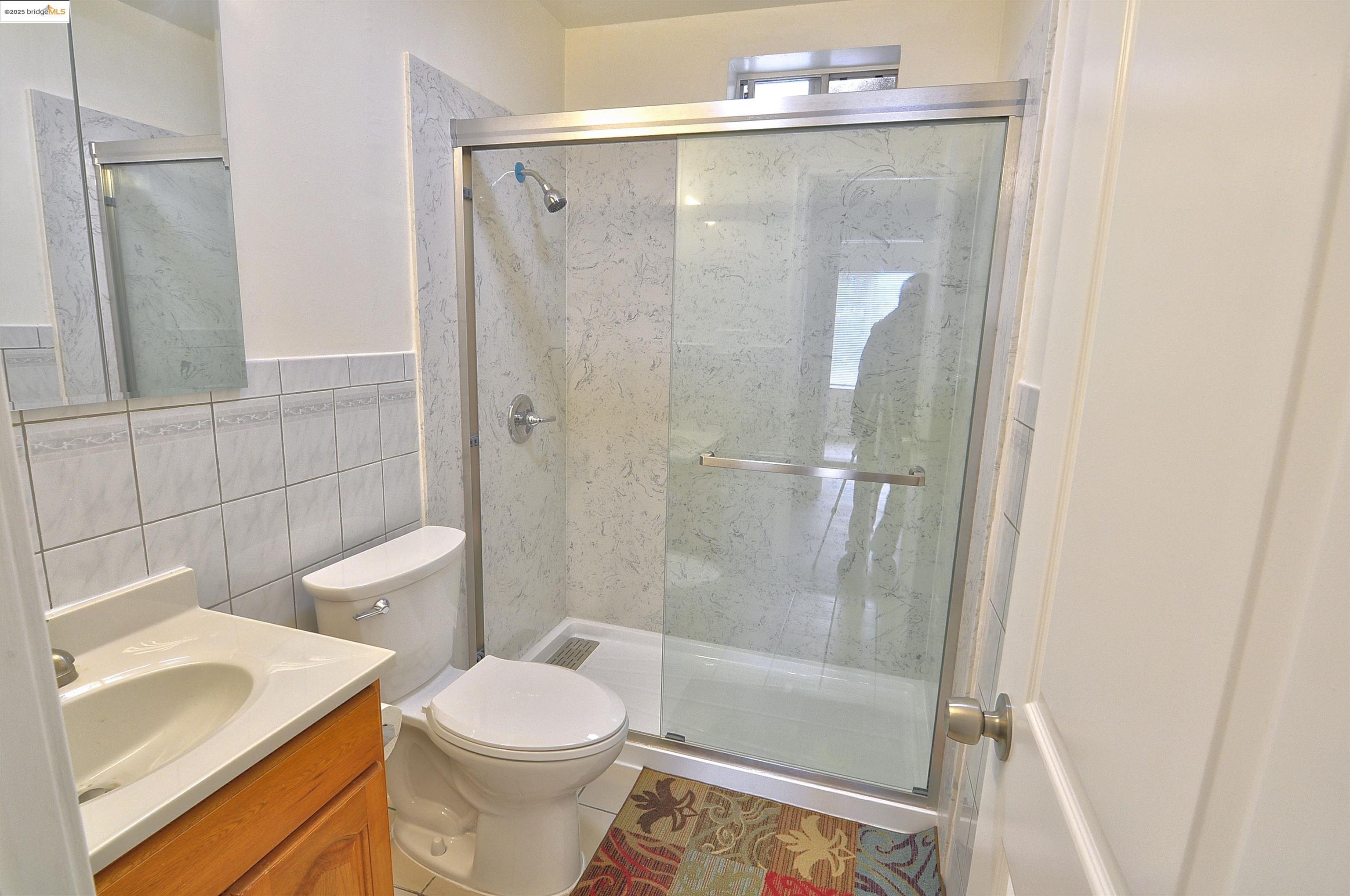 Detail Gallery Image 16 of 34 For 1604 E 19th St, Oakland,  CA 94606 - 3 Beds | 1/1 Baths