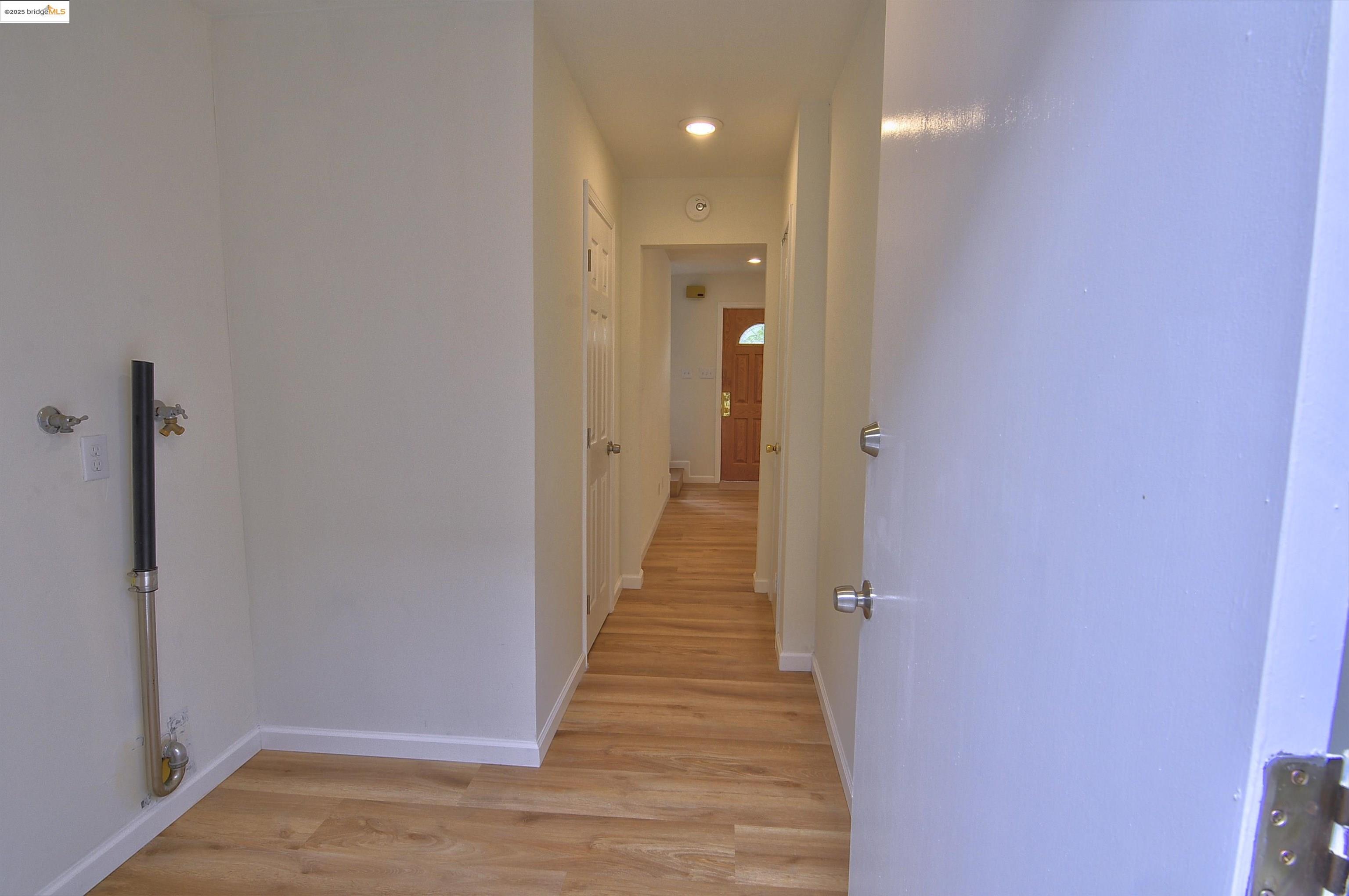 Detail Gallery Image 20 of 34 For 1604 E 19th St, Oakland,  CA 94606 - 3 Beds | 1/1 Baths