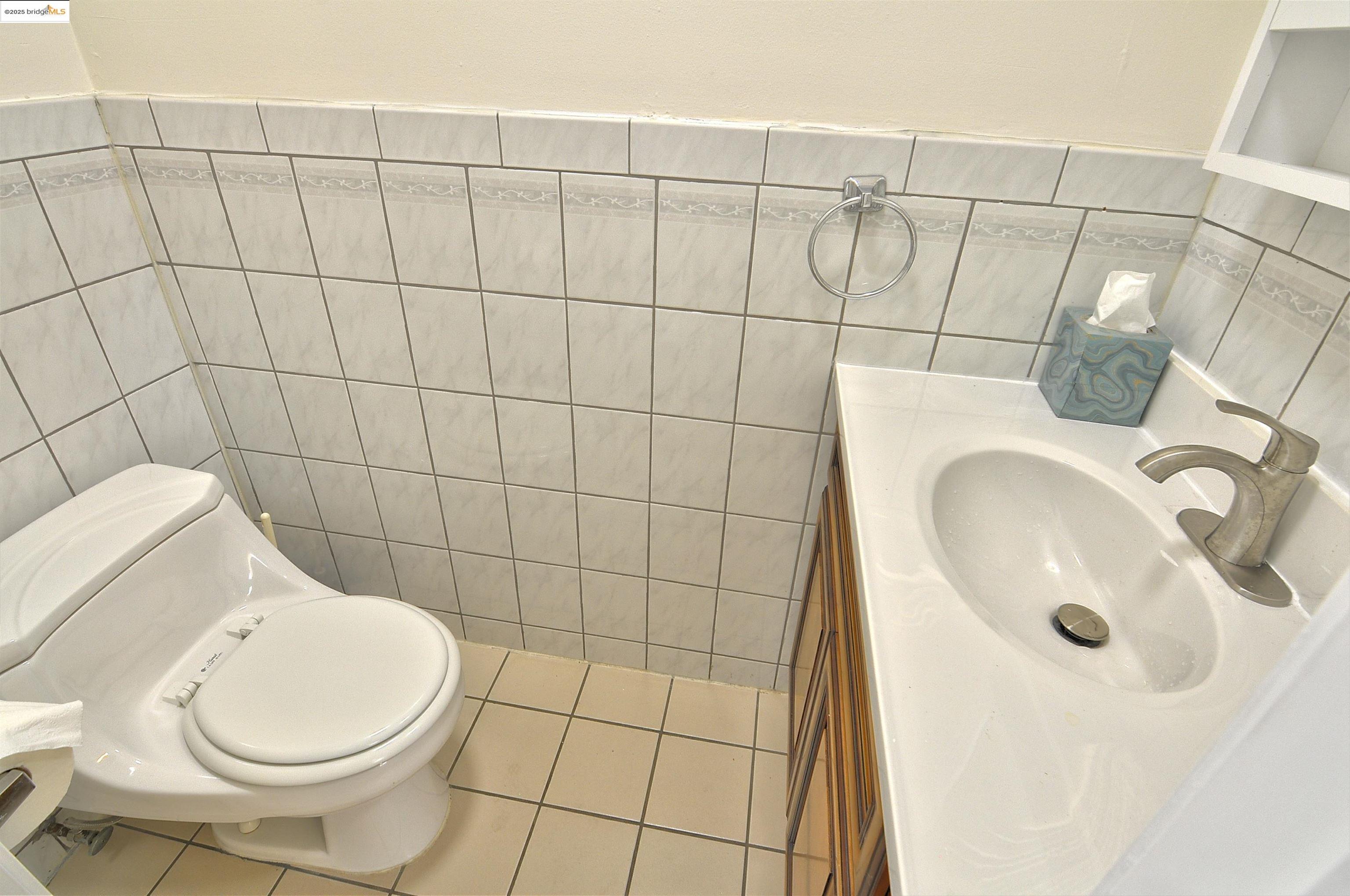 Detail Gallery Image 21 of 34 For 1604 E 19th St, Oakland,  CA 94606 - 3 Beds | 1/1 Baths