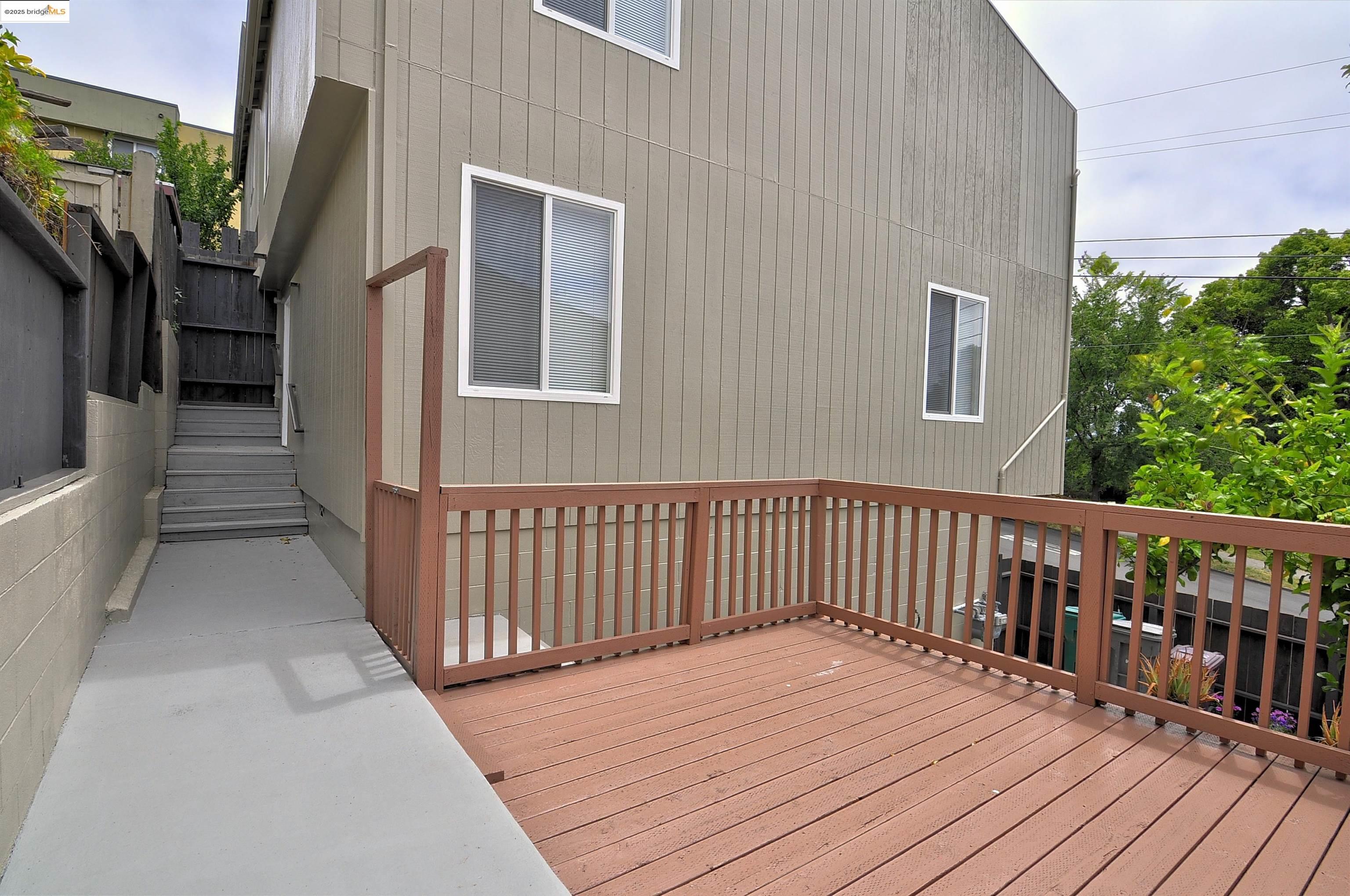 Detail Gallery Image 24 of 34 For 1604 E 19th St, Oakland,  CA 94606 - 3 Beds | 1/1 Baths