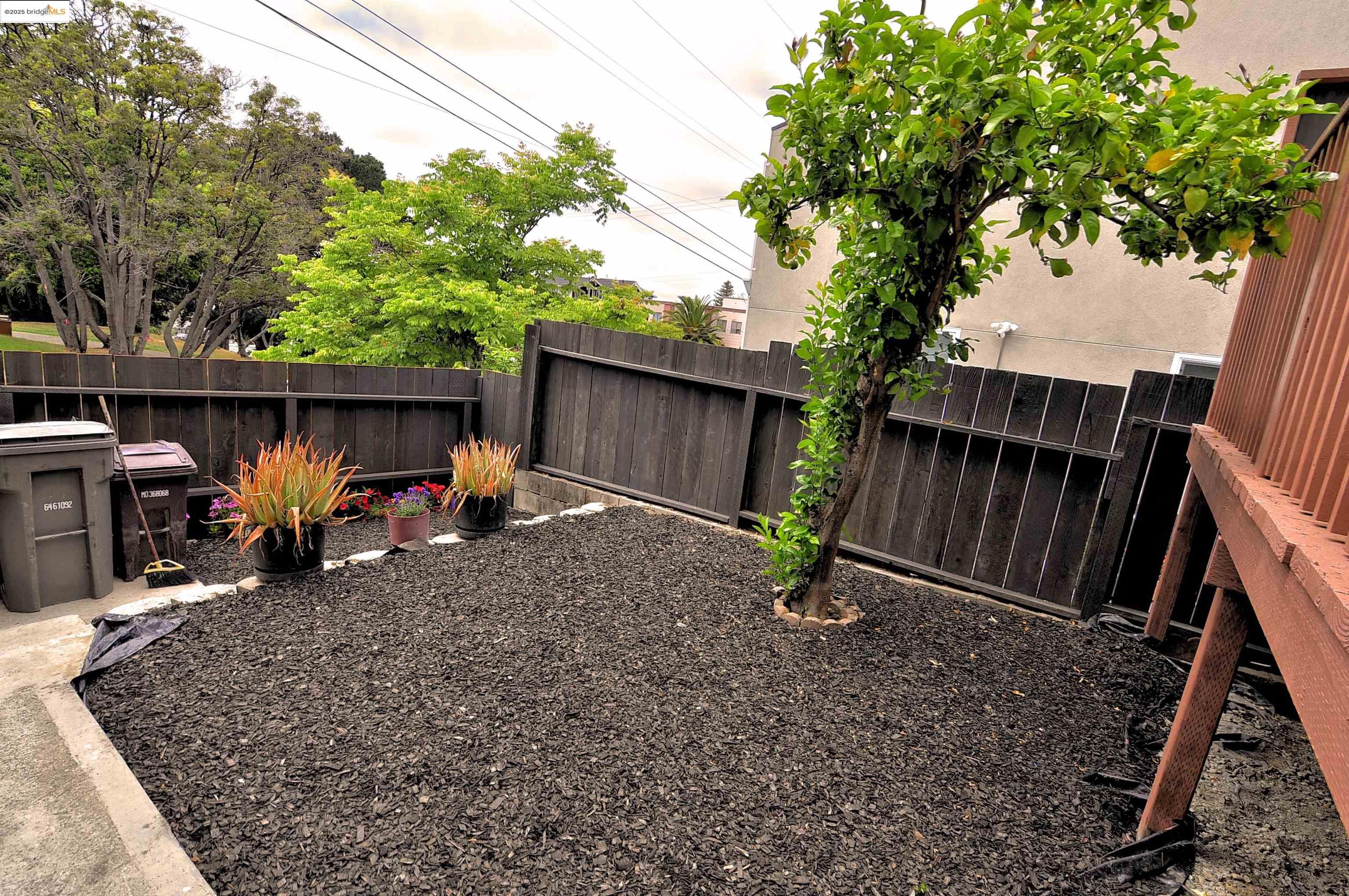 Detail Gallery Image 30 of 34 For 1604 E 19th St, Oakland,  CA 94606 - 3 Beds | 1/1 Baths