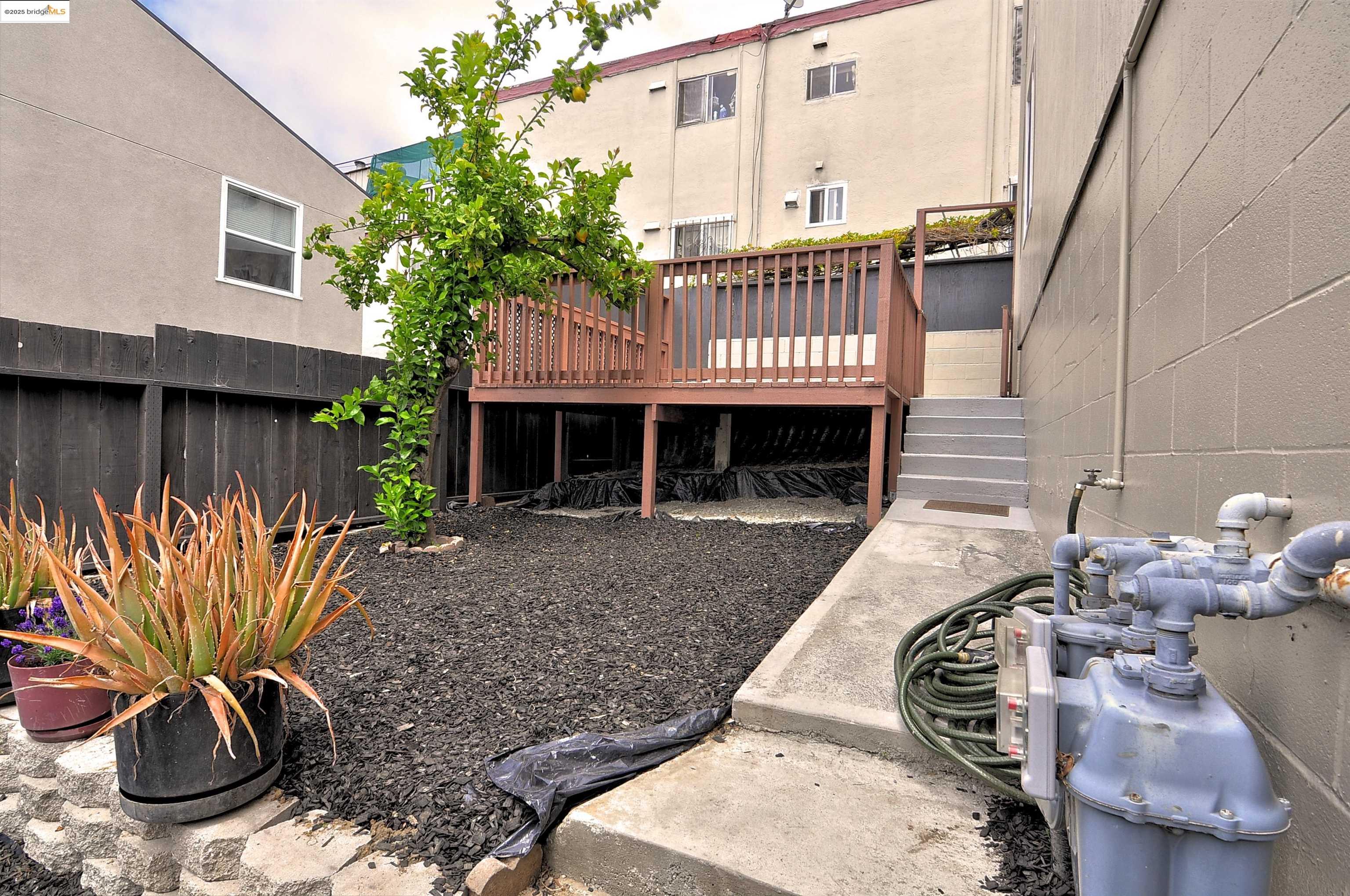 Detail Gallery Image 31 of 34 For 1604 E 19th St, Oakland,  CA 94606 - 3 Beds | 1/1 Baths
