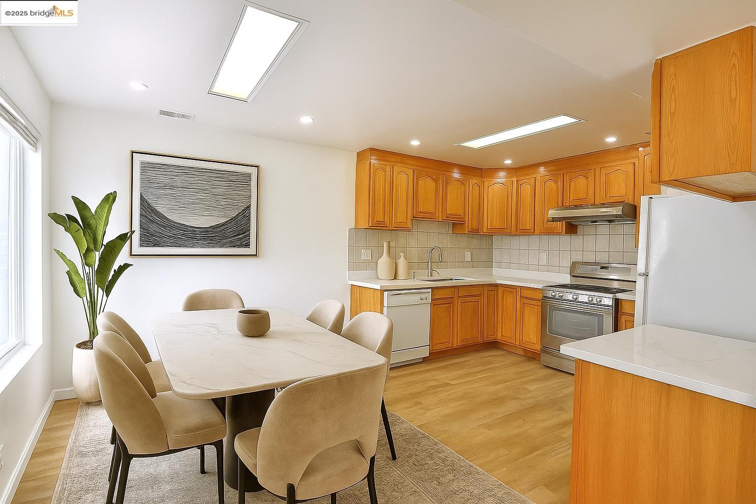 Detail Gallery Image 8 of 34 For 1604 E 19th St, Oakland,  CA 94606 - 3 Beds | 1/1 Baths