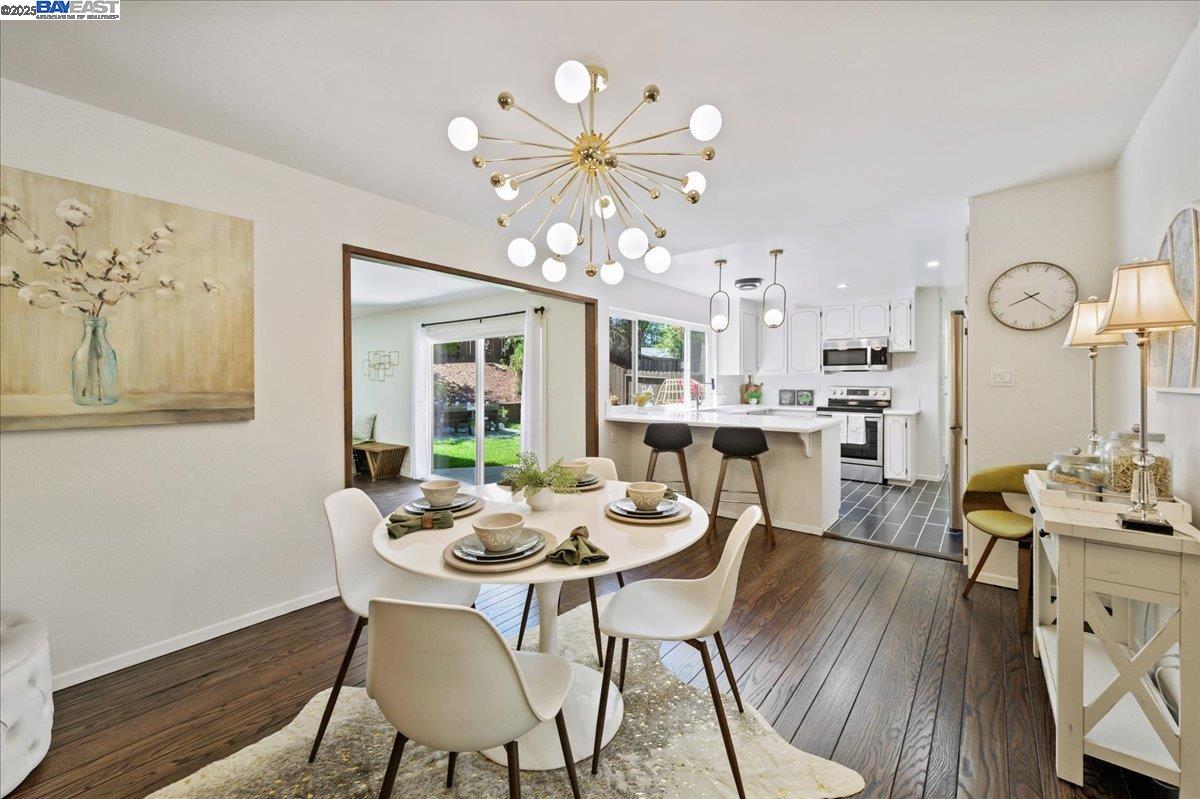 Detail Gallery Image 10 of 53 For 7606 Desertwood Ln, Pleasanton,  CA 94588 - 5 Beds | 2/1 Baths