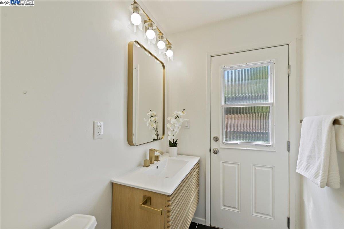 Detail Gallery Image 22 of 53 For 7606 Desertwood Ln, Pleasanton,  CA 94588 - 5 Beds | 2/1 Baths