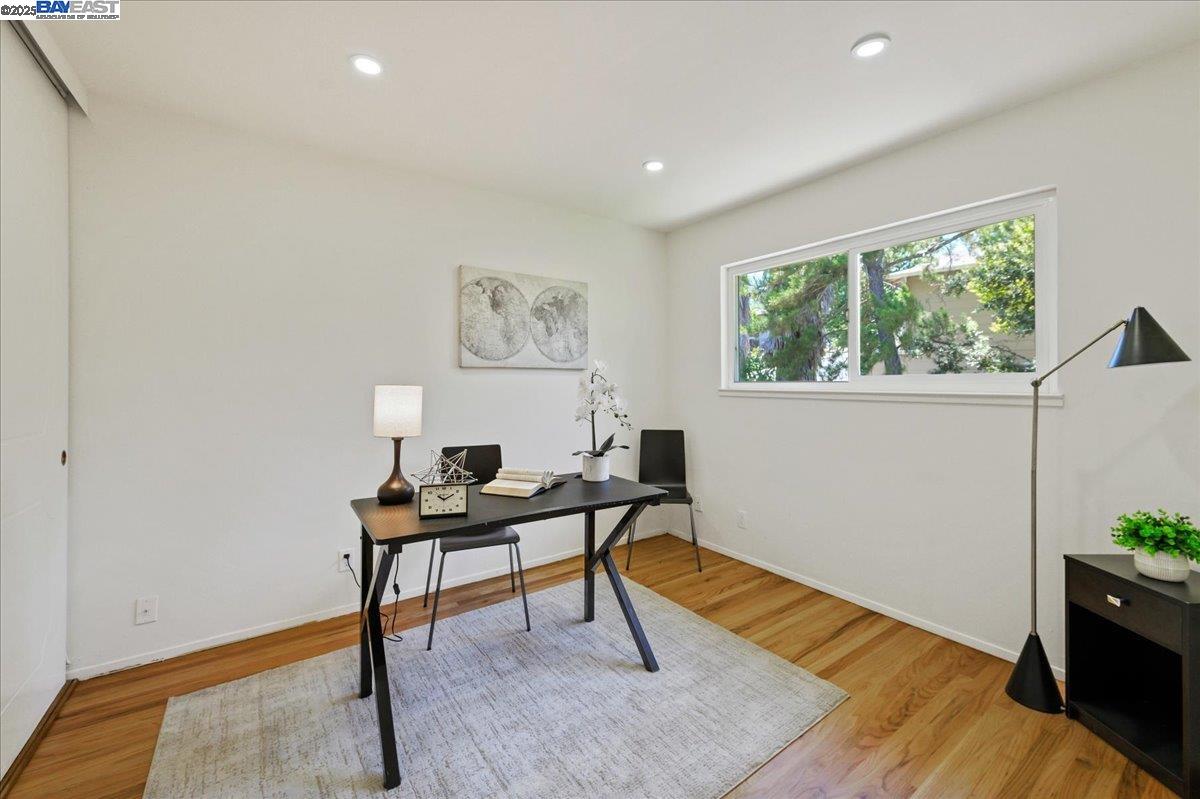 Detail Gallery Image 30 of 53 For 7606 Desertwood Ln, Pleasanton,  CA 94588 - 5 Beds | 2/1 Baths