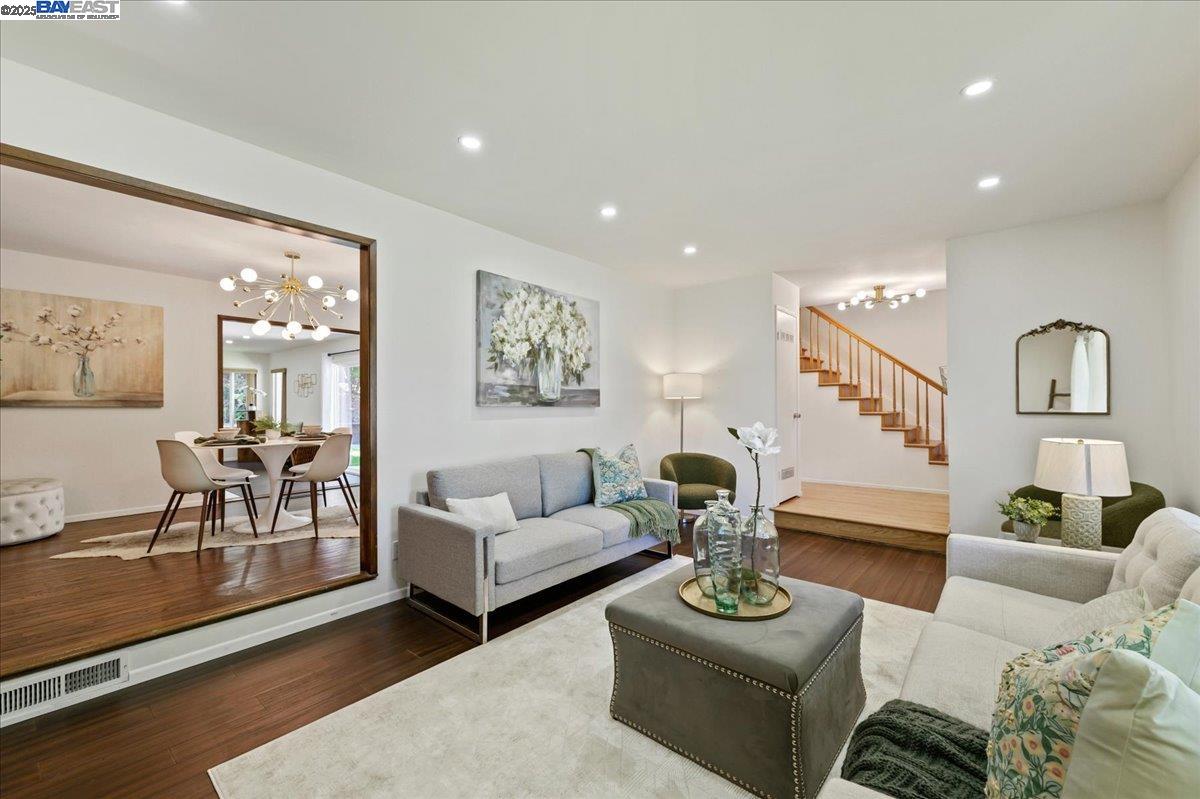 Detail Gallery Image 8 of 53 For 7606 Desertwood Ln, Pleasanton,  CA 94588 - 5 Beds | 2/1 Baths