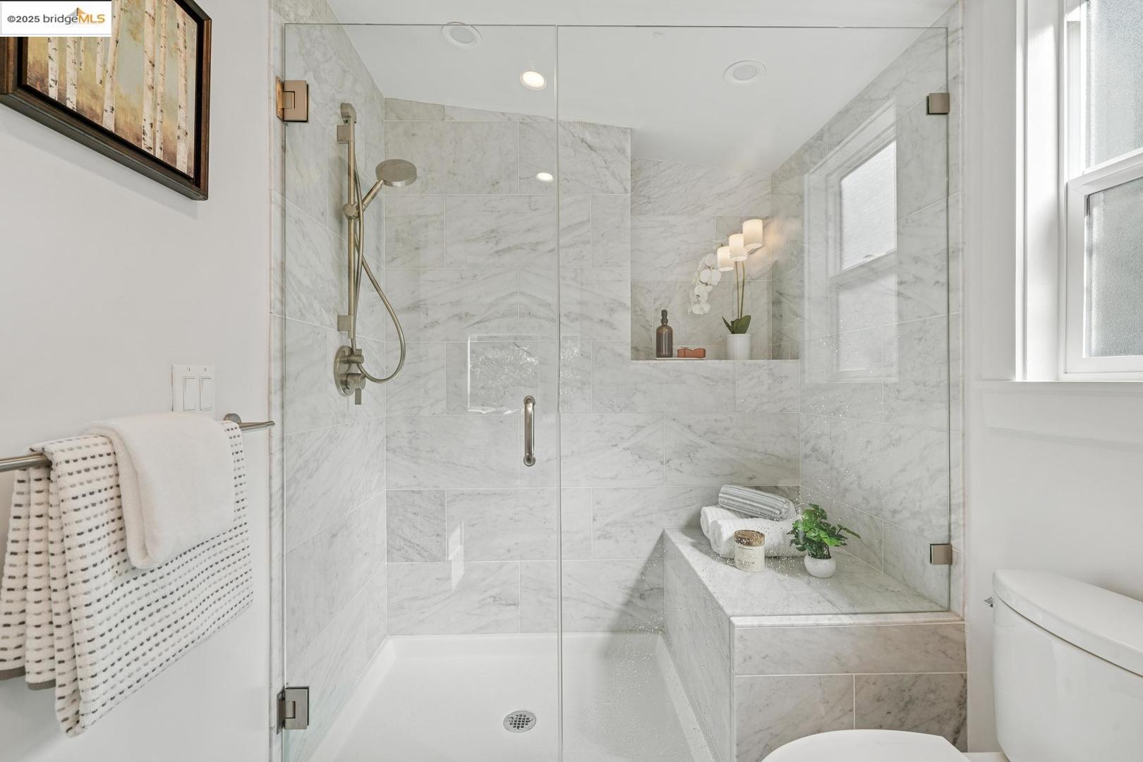 Detail Gallery Image 12 of 37 For 2417 Webster St, Berkeley,  CA 94705 - 5 Beds | 4 Baths