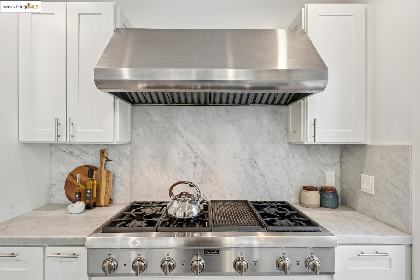 Detail Gallery Image 13 of 37 For 2417 Webster St, Berkeley,  CA 94705 - 5 Beds | 4 Baths