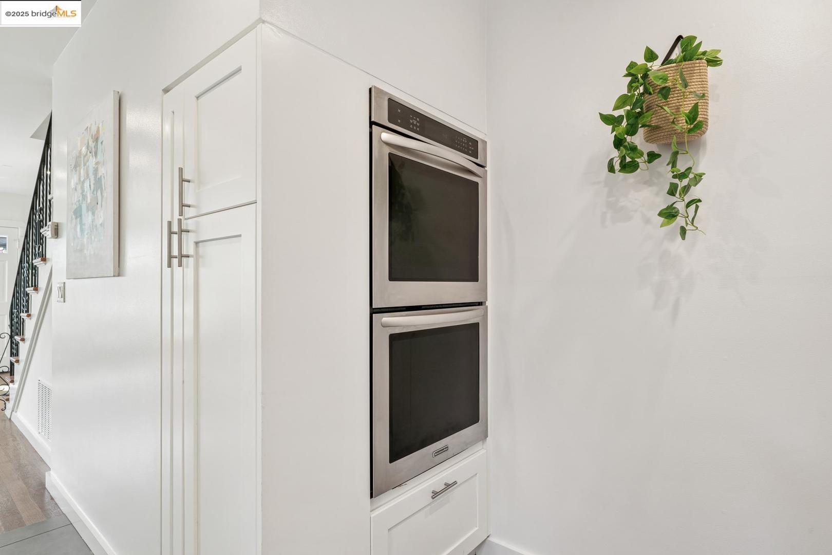 Detail Gallery Image 15 of 37 For 2417 Webster St, Berkeley,  CA 94705 - 5 Beds | 4 Baths