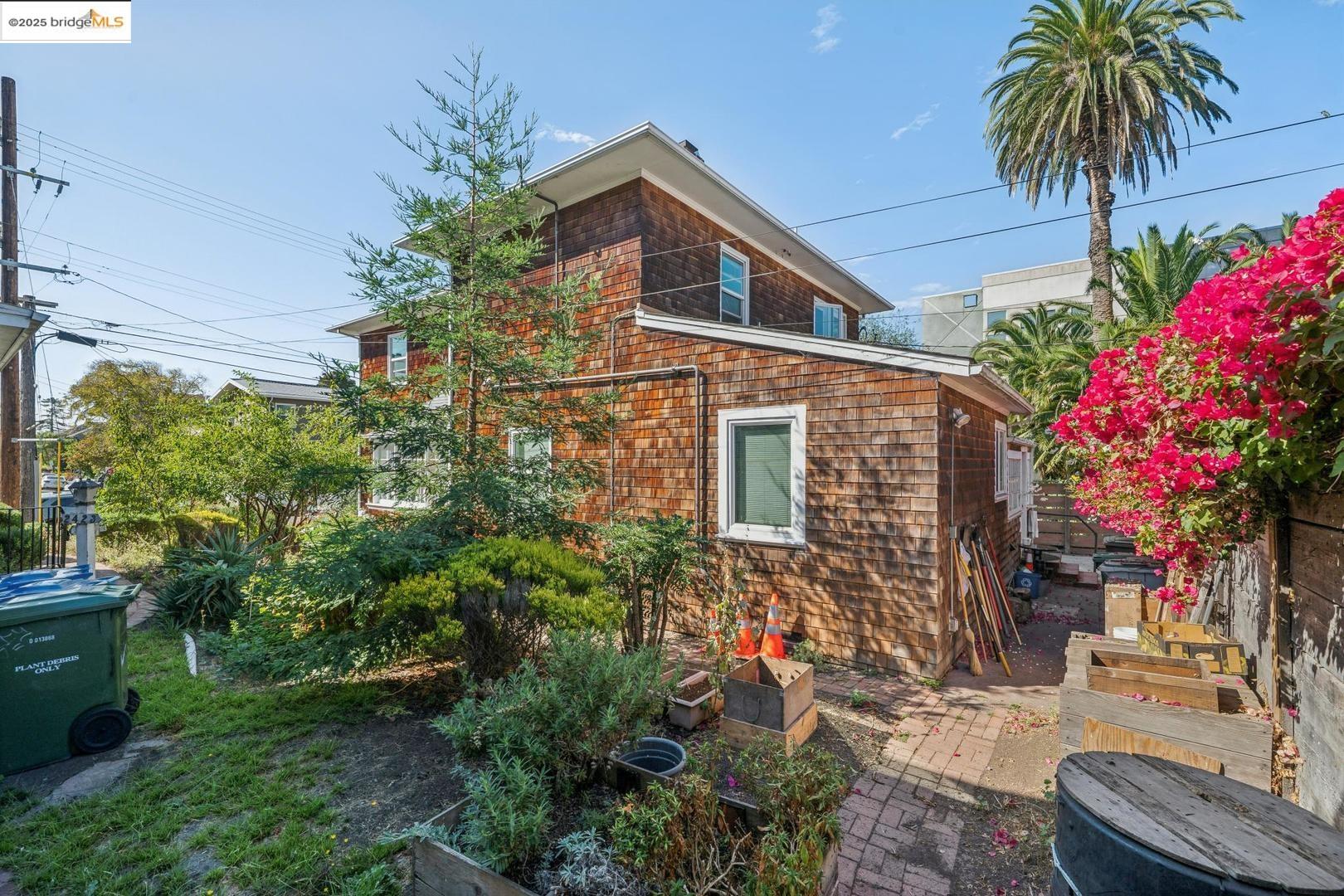 Detail Gallery Image 20 of 37 For 2417 Webster St, Berkeley,  CA 94705 - 5 Beds | 4 Baths