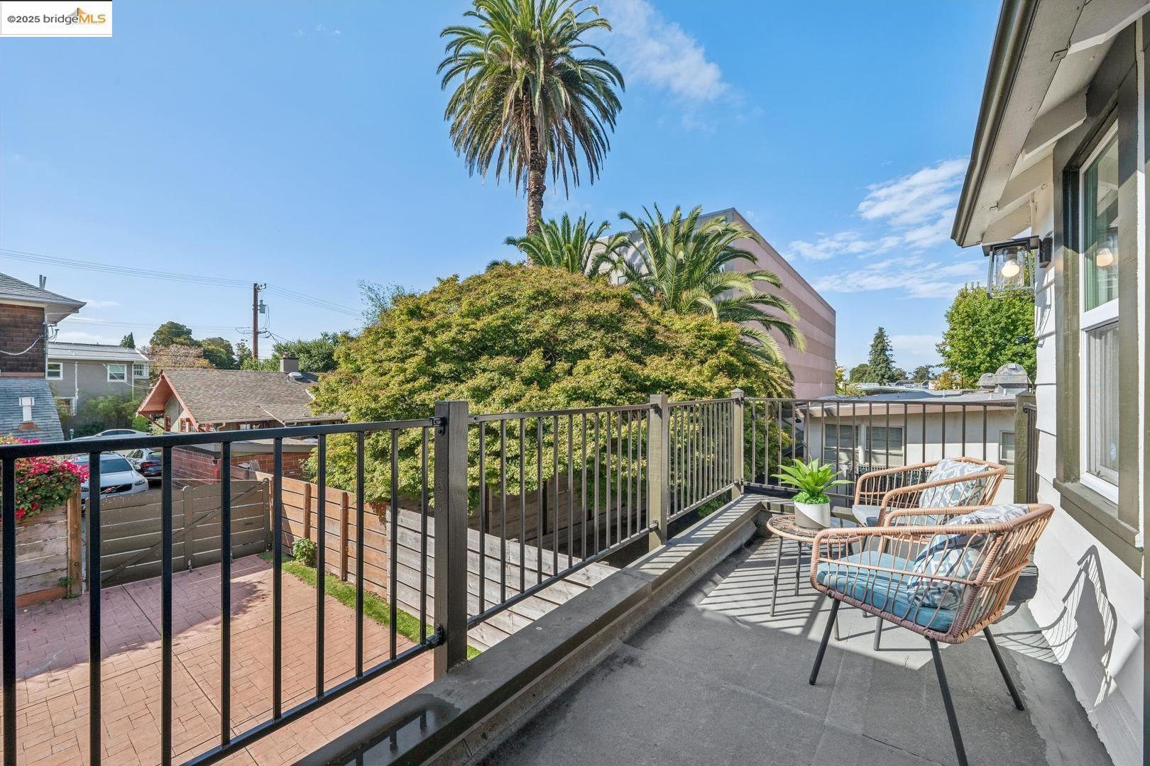 Detail Gallery Image 23 of 37 For 2417 Webster St, Berkeley,  CA 94705 - 5 Beds | 4 Baths