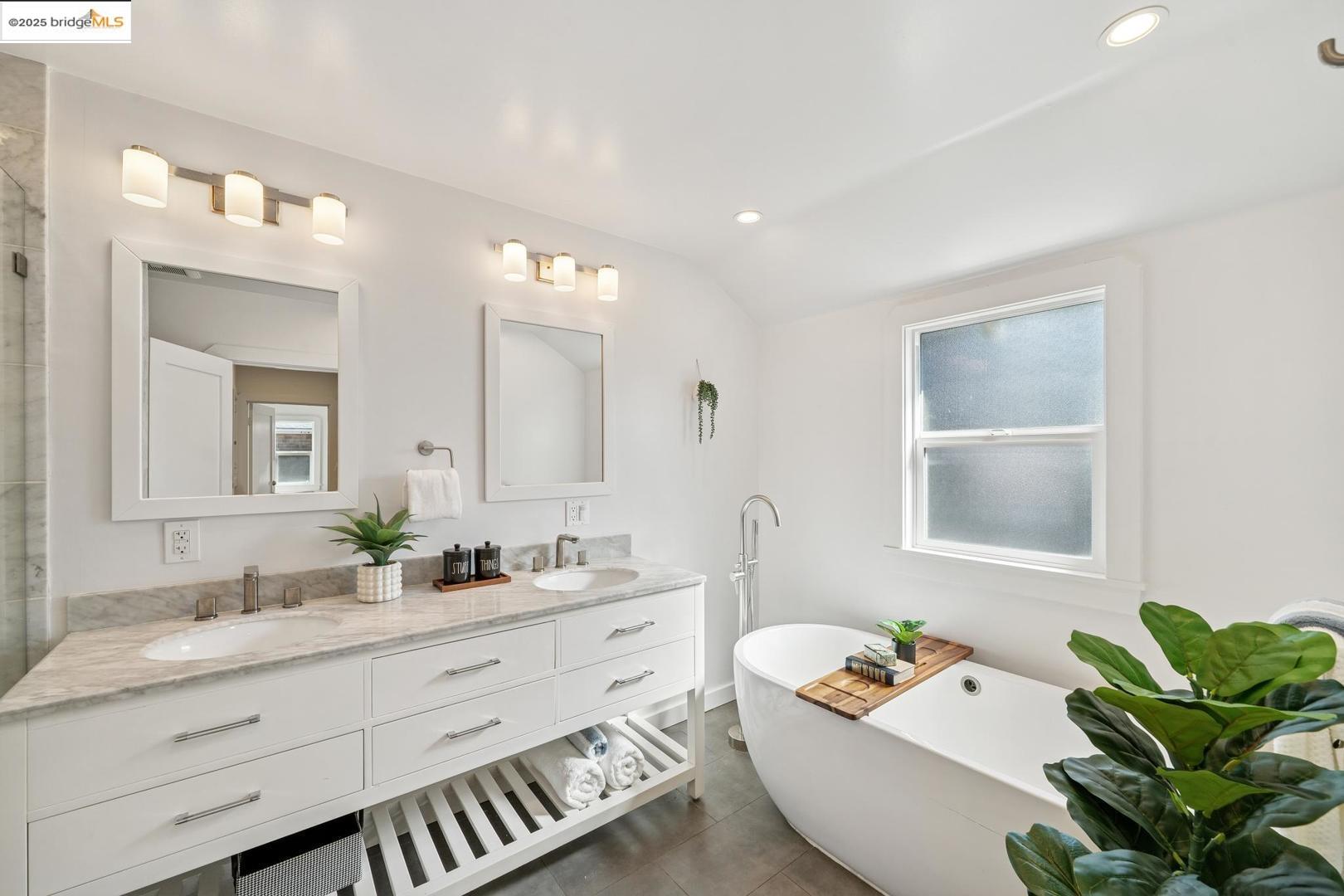 Detail Gallery Image 24 of 37 For 2417 Webster St, Berkeley,  CA 94705 - 5 Beds | 4 Baths