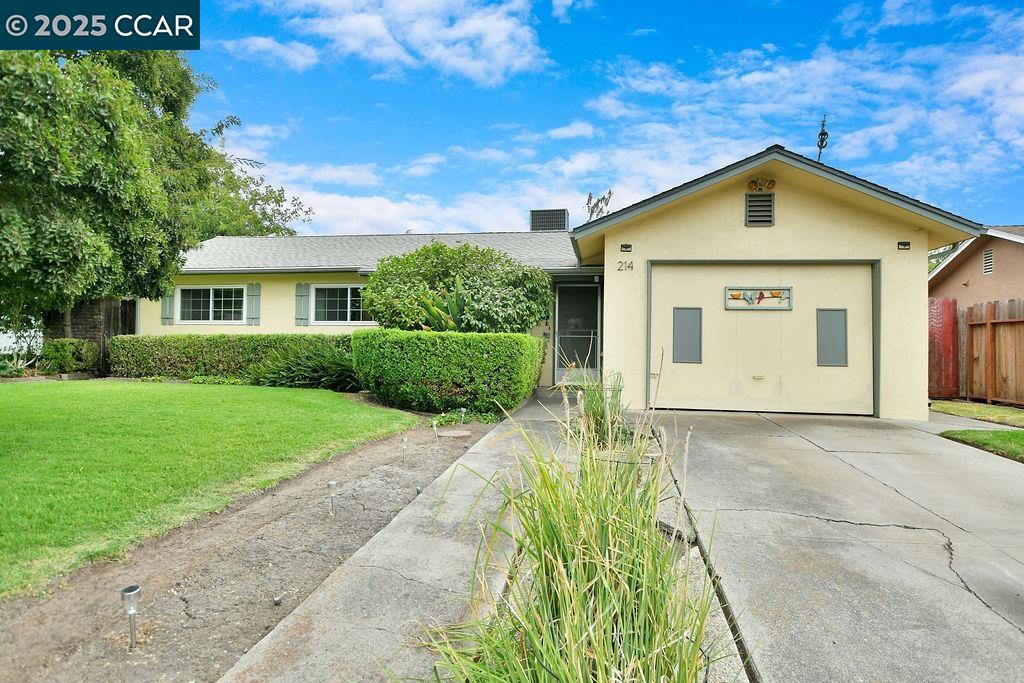 Detail Gallery Image 2 of 26 For 214 Don Carlos Avenue, Stockton,  CA 95210-1202 - 3 Beds | 1 Baths