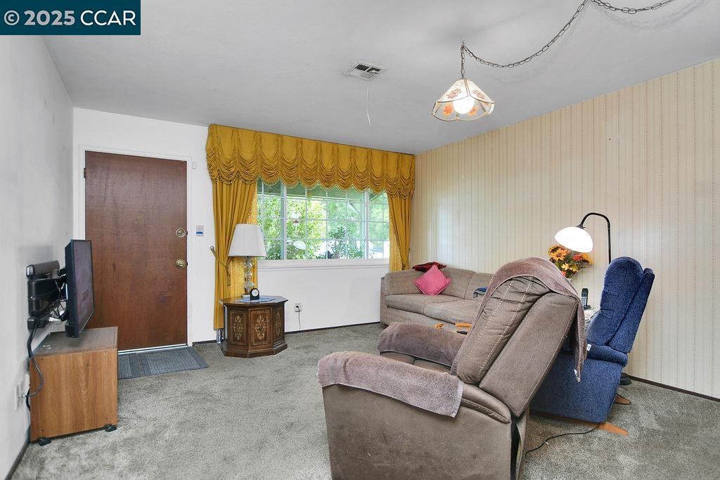 Detail Gallery Image 3 of 26 For 214 Don Carlos Avenue, Stockton,  CA 95210-1202 - 3 Beds | 1 Baths