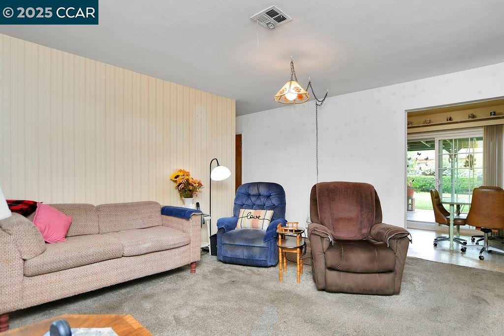 Detail Gallery Image 5 of 26 For 214 Don Carlos Avenue, Stockton,  CA 95210-1202 - 3 Beds | 1 Baths