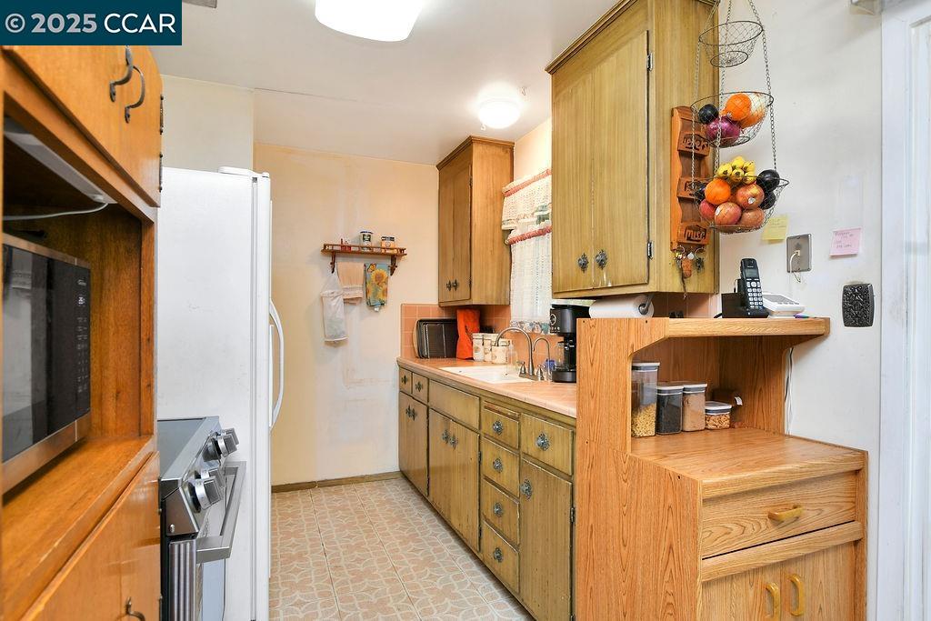 Detail Gallery Image 7 of 26 For 214 Don Carlos Avenue, Stockton,  CA 95210-1202 - 3 Beds | 1 Baths